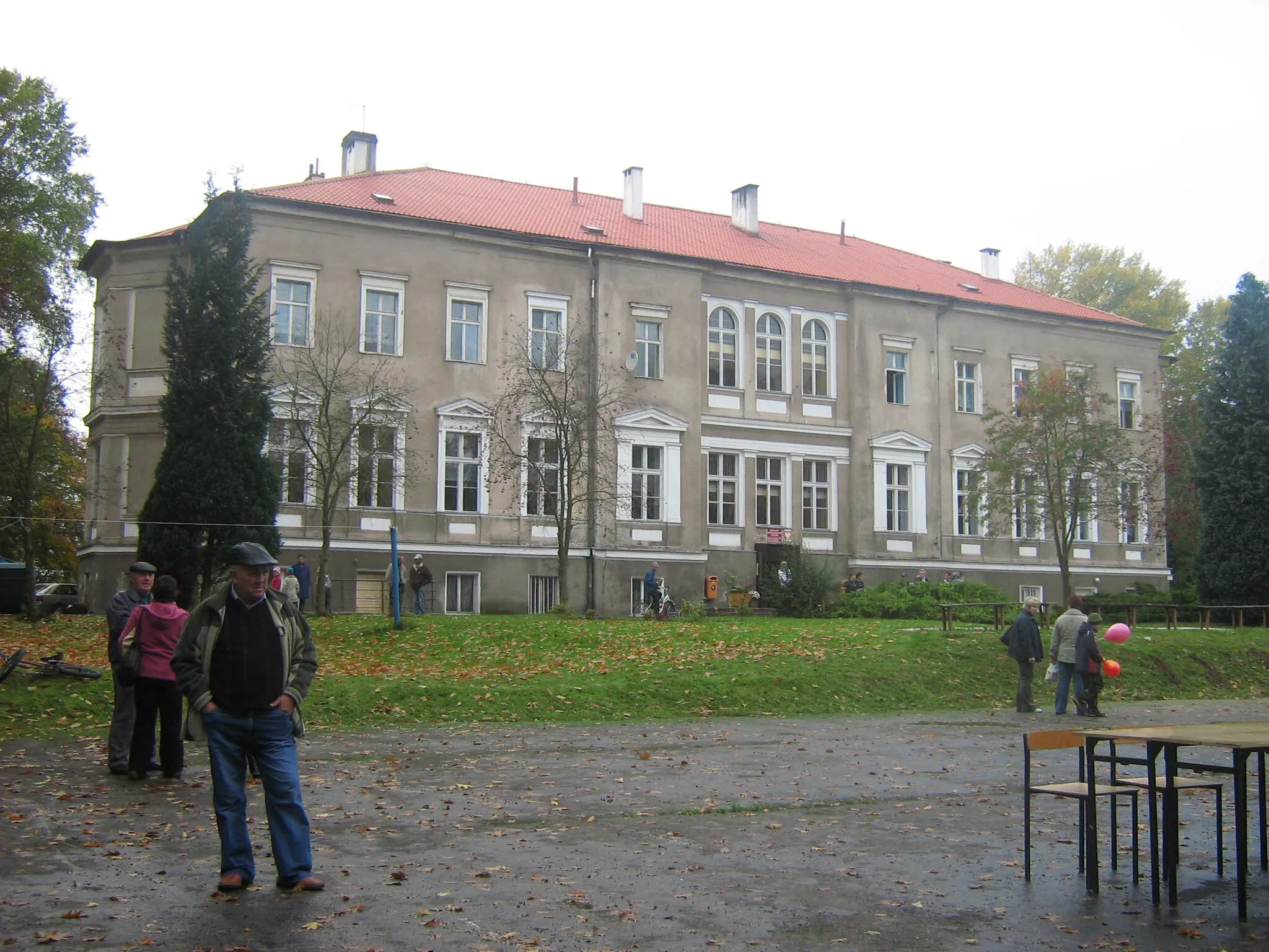 Photo showing: Szkoła w Beniacach