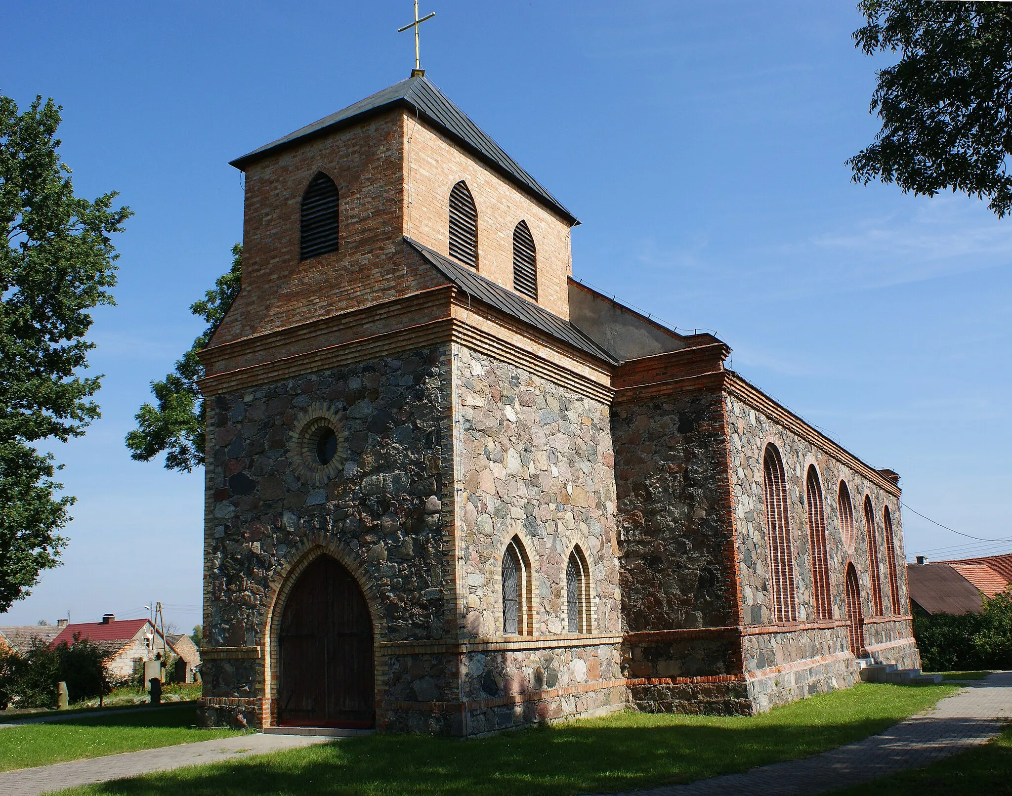 Photo showing: Church in Dalsze (Myślibórz commune, NW Poland). Rebuilded in years 1990-1993