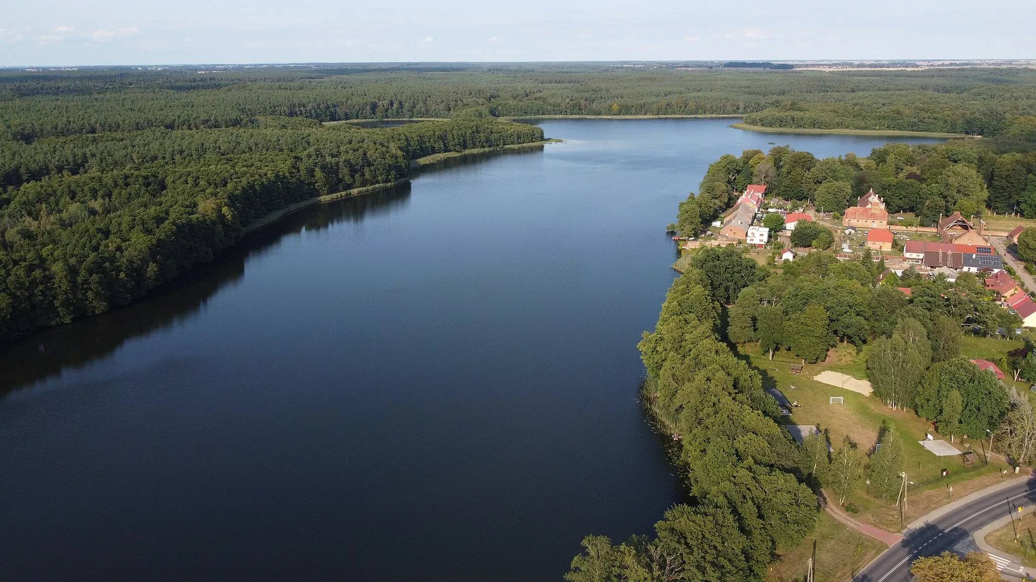 Photo showing: Dankowskie Lake and Danków, NW Poland