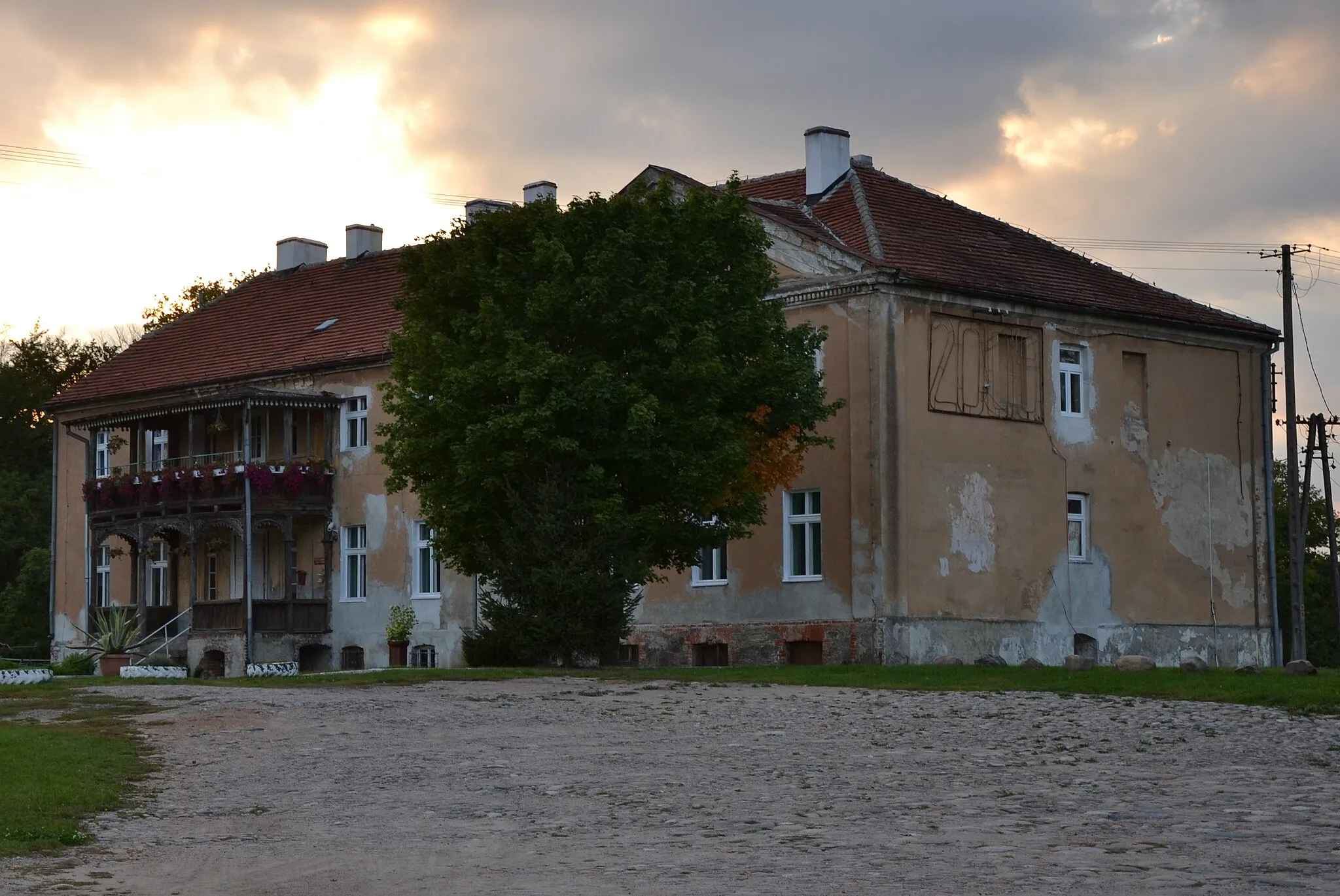 Photo showing: Gogolice - dwór, dziedziniec gospodarczy (zabytek nr 759)