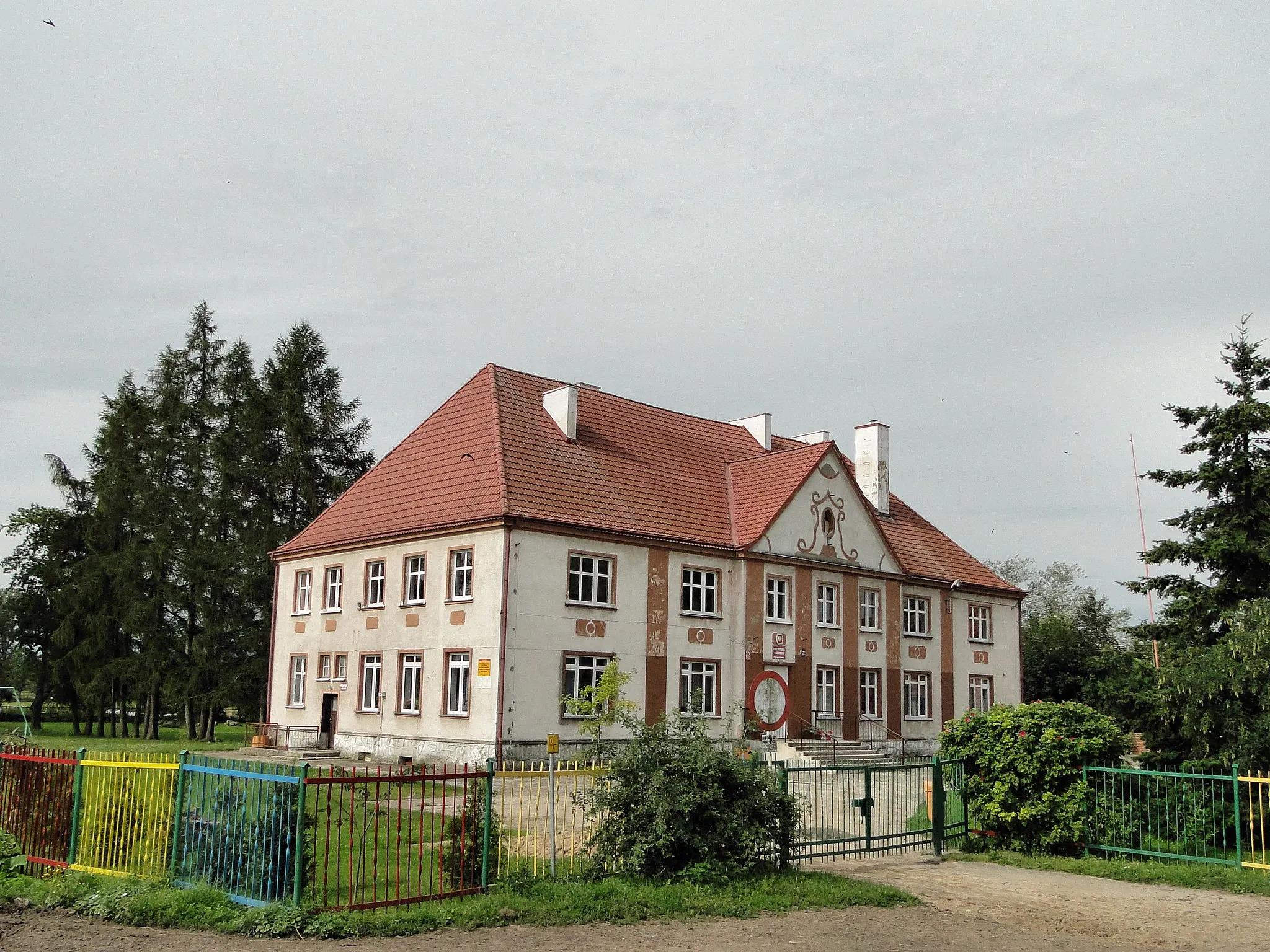Photo showing: Szkoła Podstawowa w Jarszewie