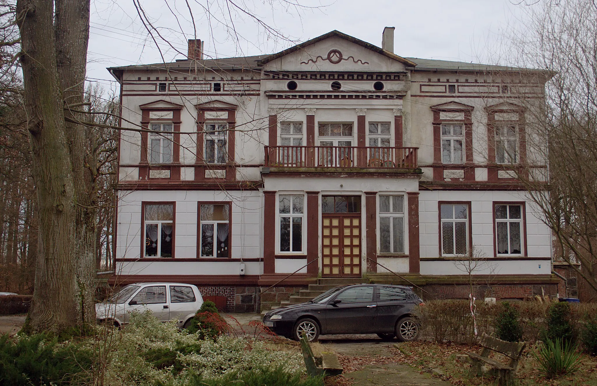 Photo showing: Budynek dawnego pałacu we wsi Kamica
