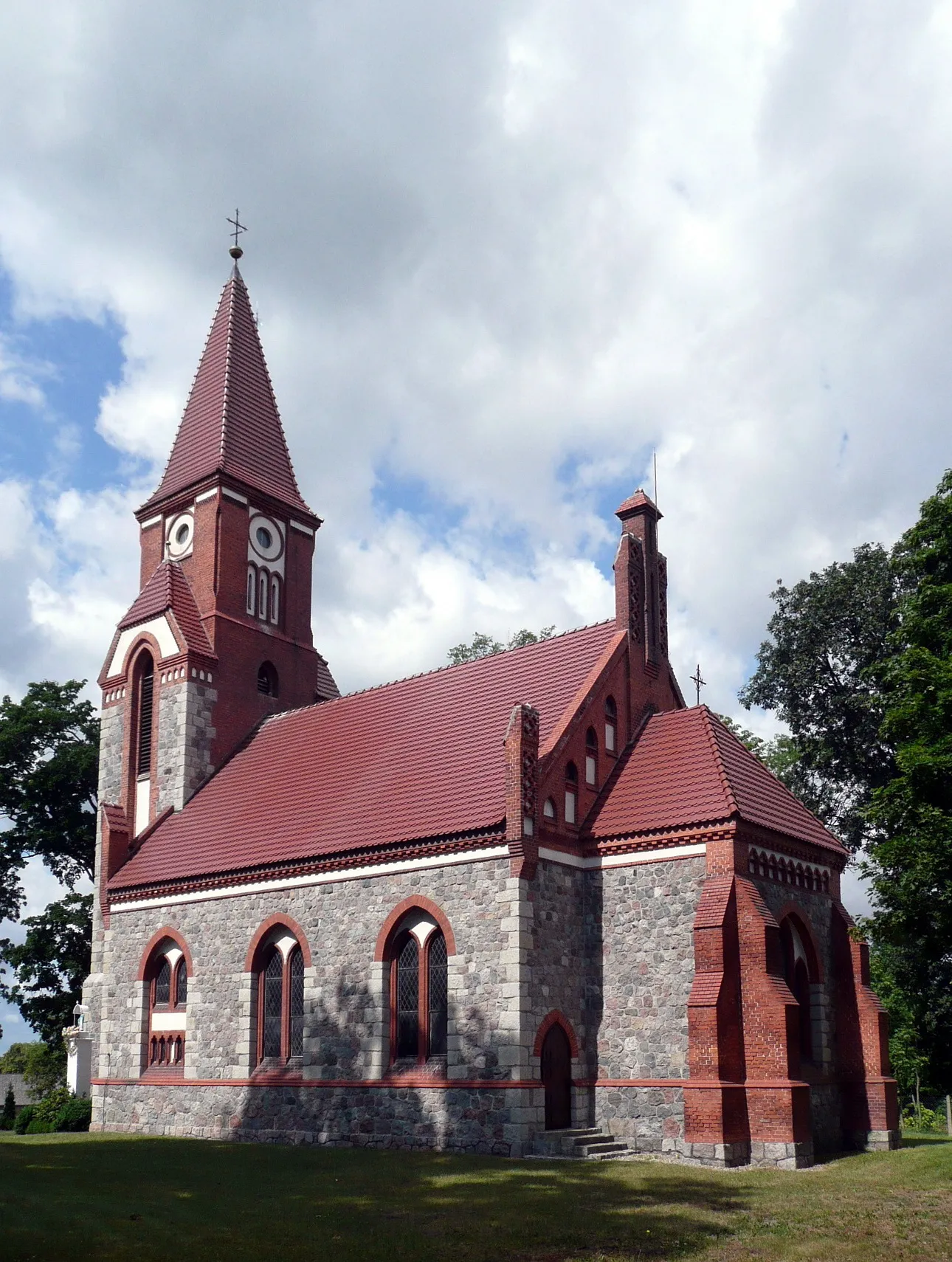 Photo showing: The church in Ługi, Poland.