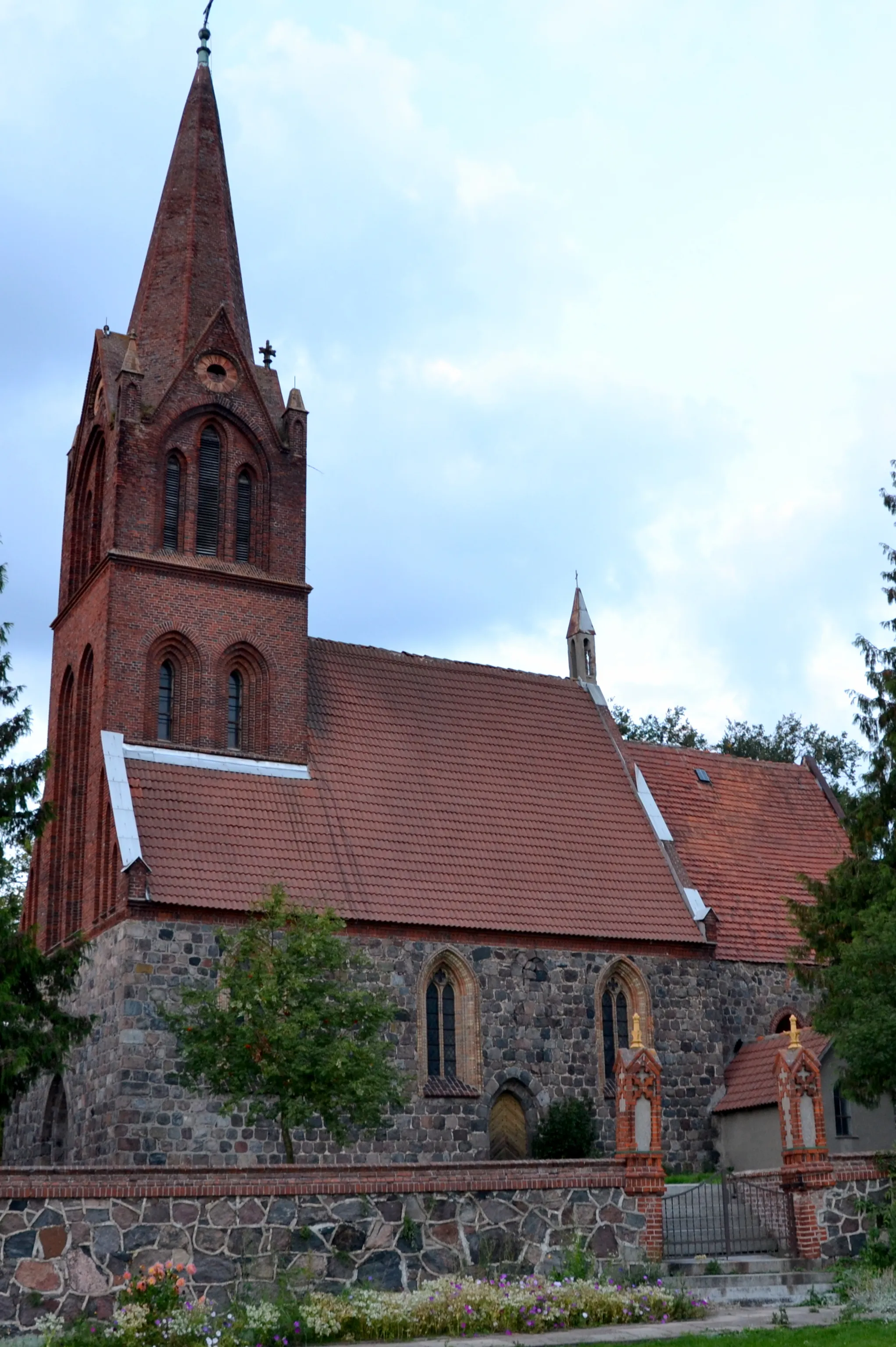 Photo showing: Narost - kościół MB Królowej Polski