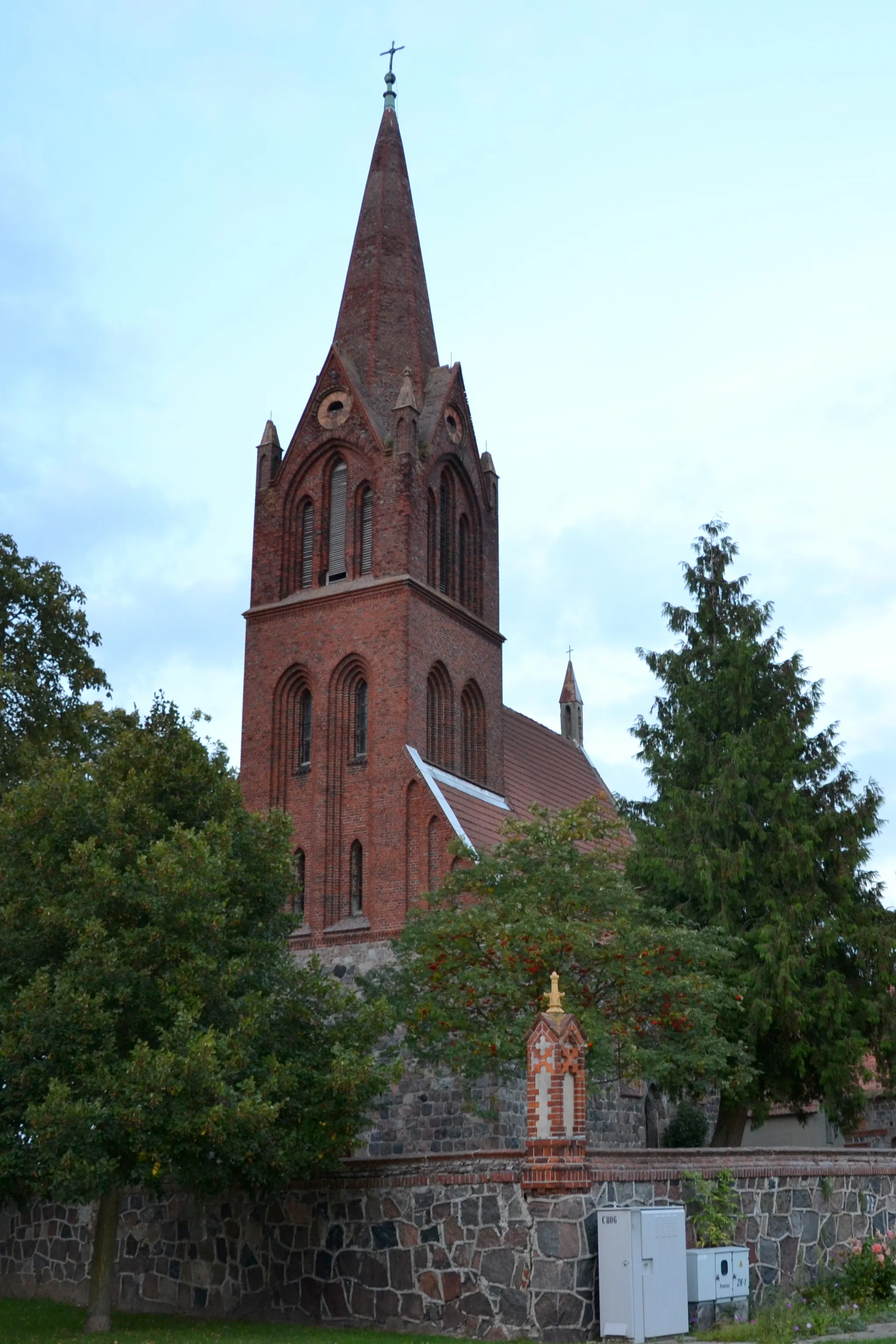 Photo showing: Narost - kościół MB Królowej Polski