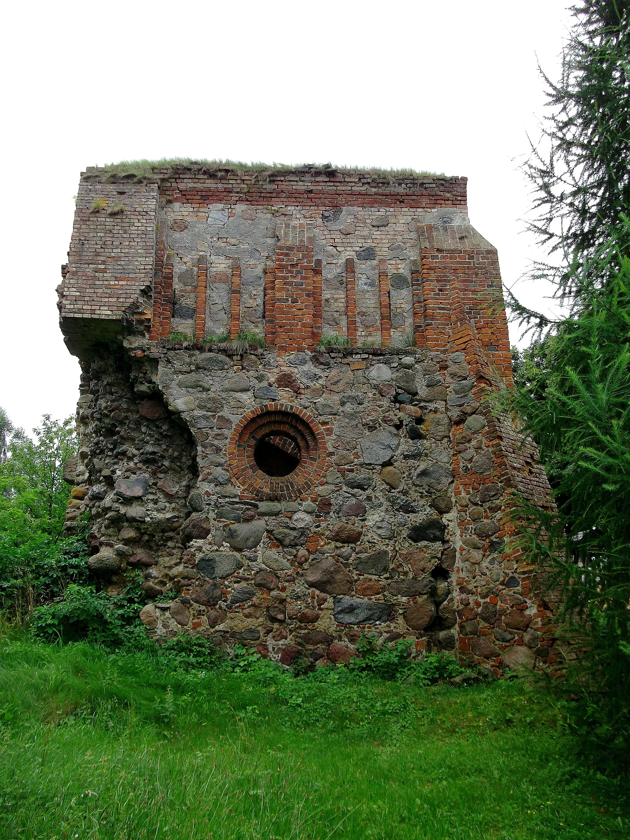 Photo showing: Nowe Chrapowo - ruina kościoła filialnego cmentarnego