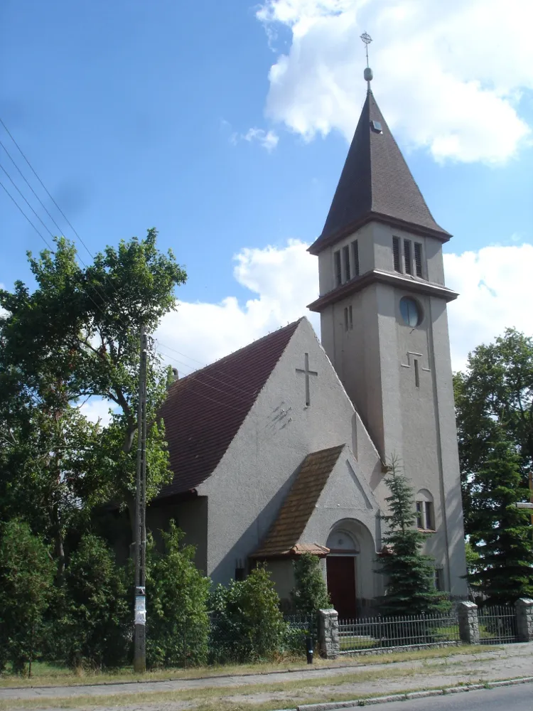 Photo showing: Church in Okunica, Poland, West Pomeranian Voivodeship, Pyrzyce Country, commune Pyrzyce