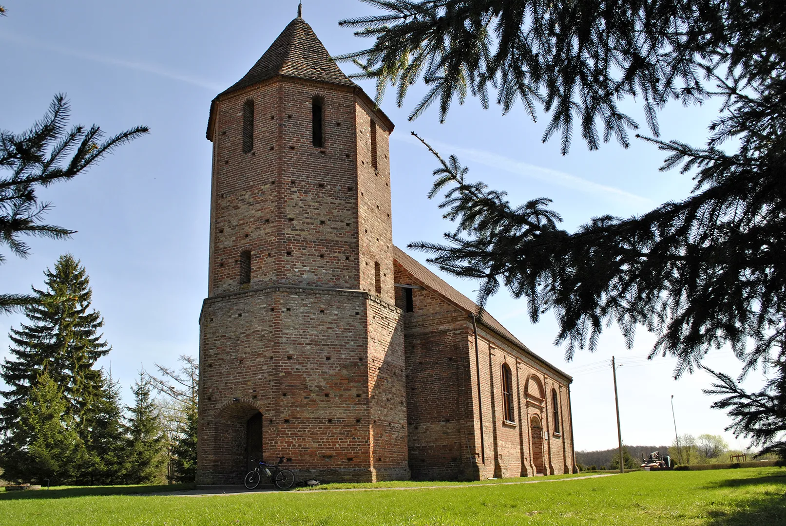 Photo showing: Strzmiele - kościół filialny pw. NMP i św. Andrzeja z 1722 roku