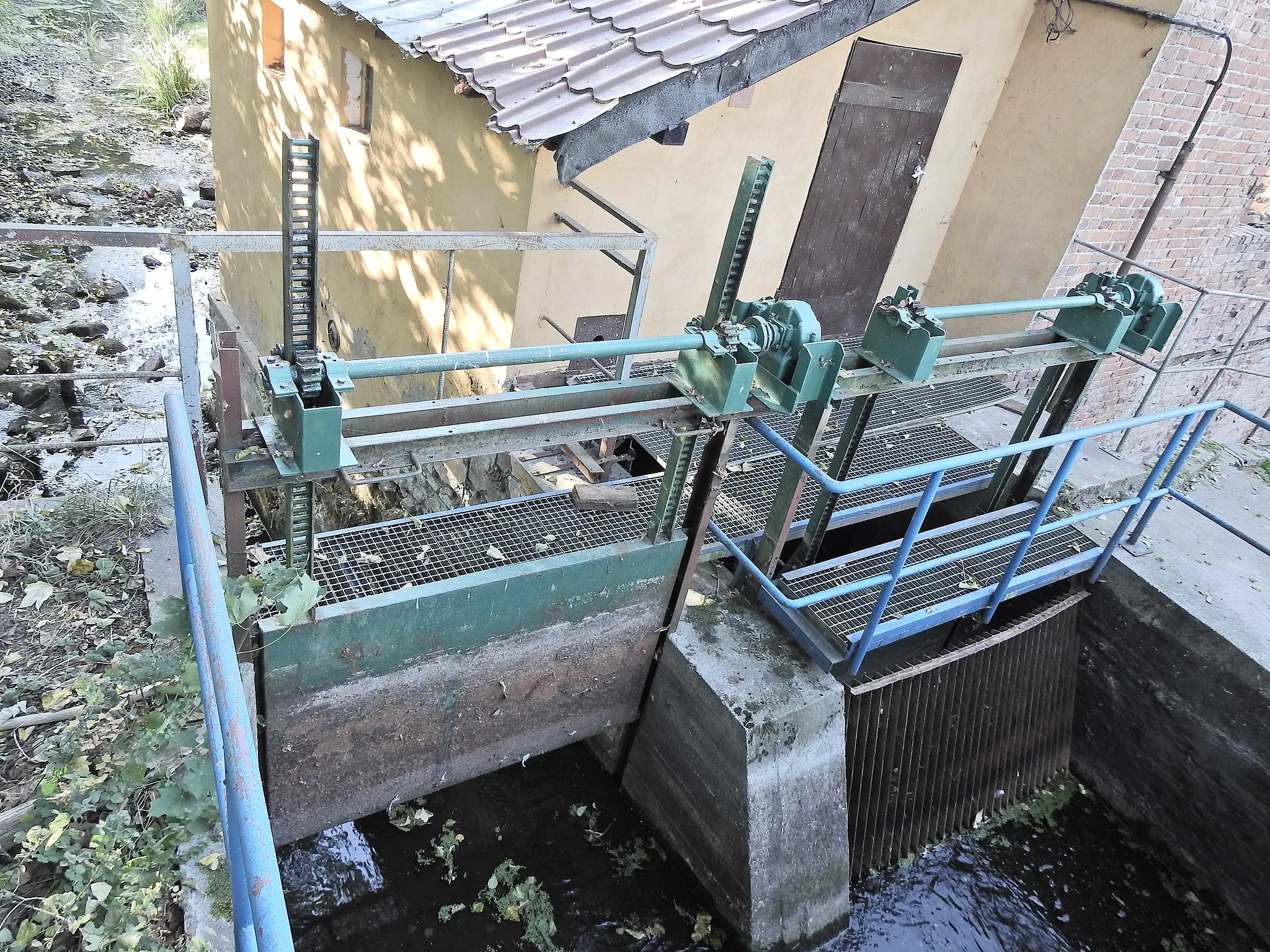 Photo showing: Jaz zastawkowy na Tywie w  przy małej elektrowni wodnej w miejscowości Lubanowo - Trzaski