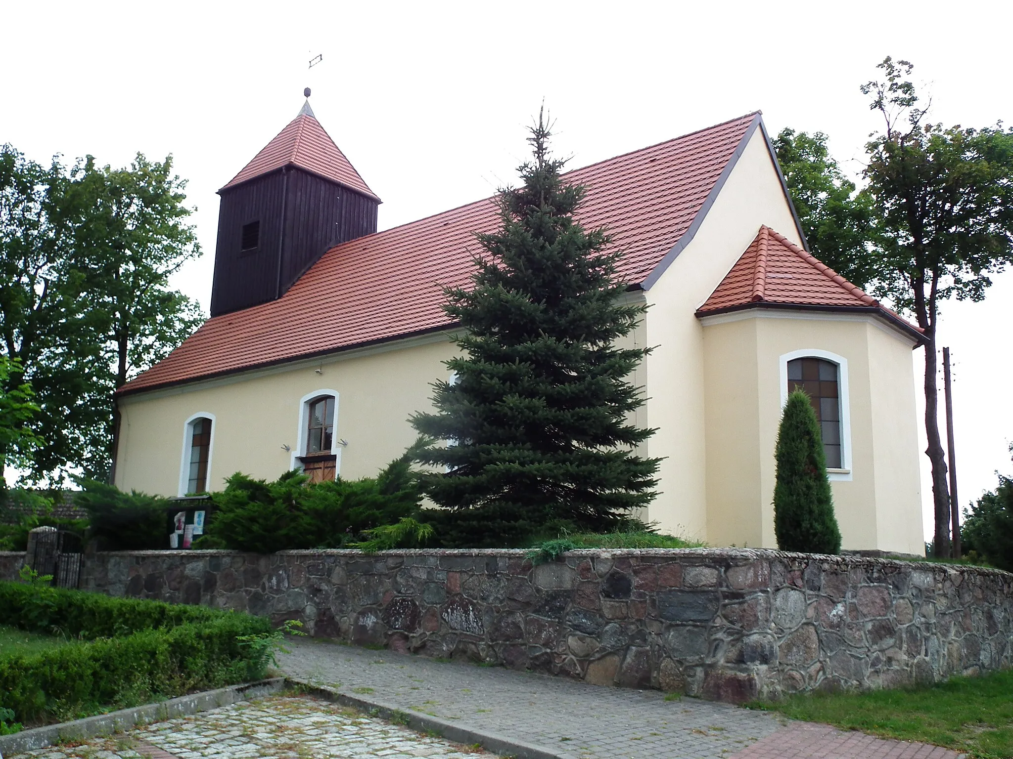 Photo showing: Kościół MB Królowej Polski w Polnem.