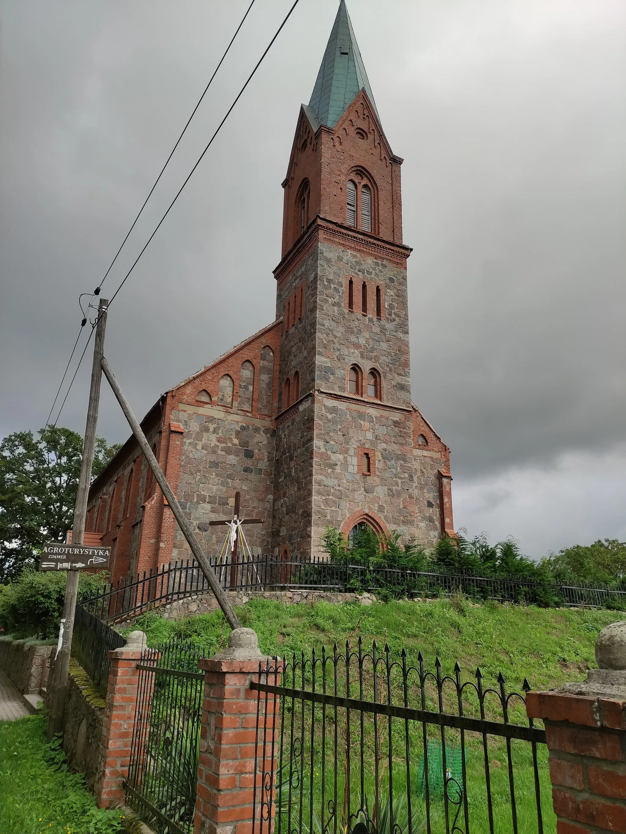 Photo showing: Kościół parafialny p.w. Wniebowzięcia Najświętszej Maryi Panny w Toporzyku