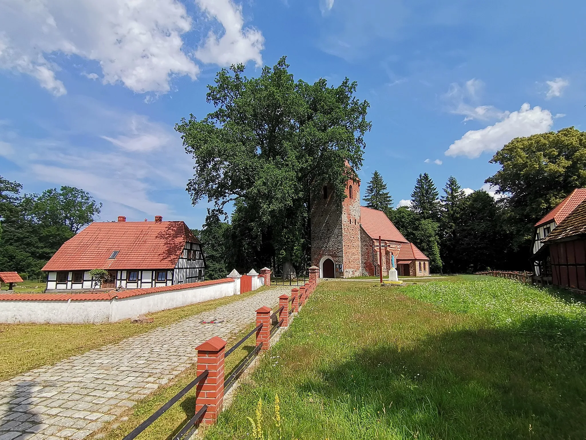 Photo showing: Stary Kraków - otoczenie kościoła