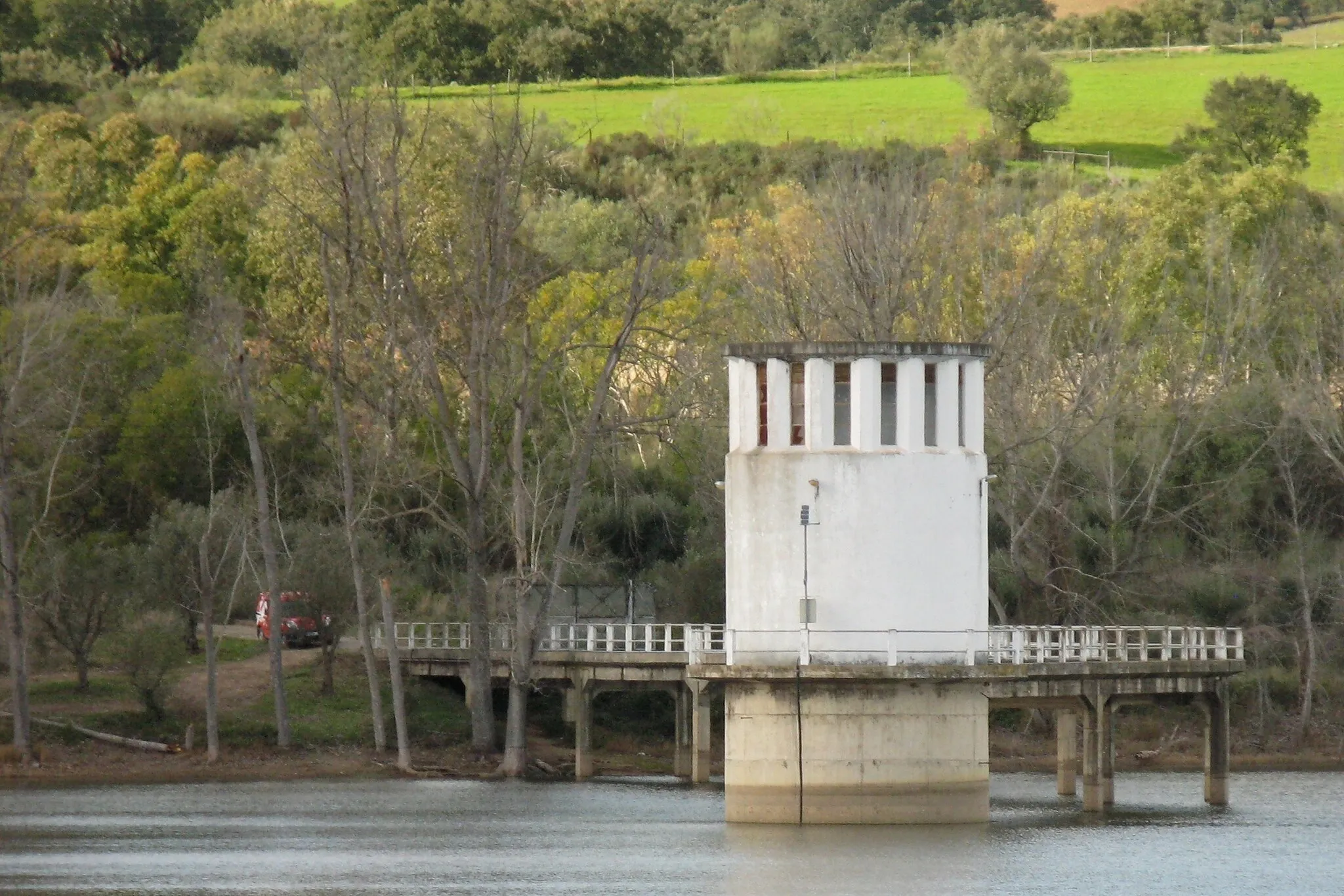 Photo showing: Barrage de Montargil. Prise d'eau de la centrale électique.