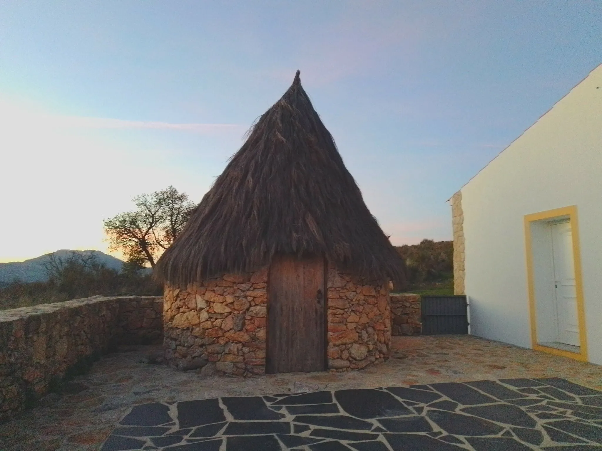 Photo showing: Chozo en La Fontañera, ya en Portugal