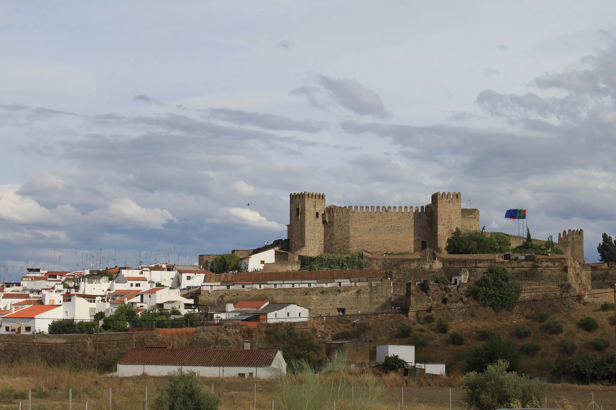 Photo showing: Vista exterior do Castelo de Campo Maior