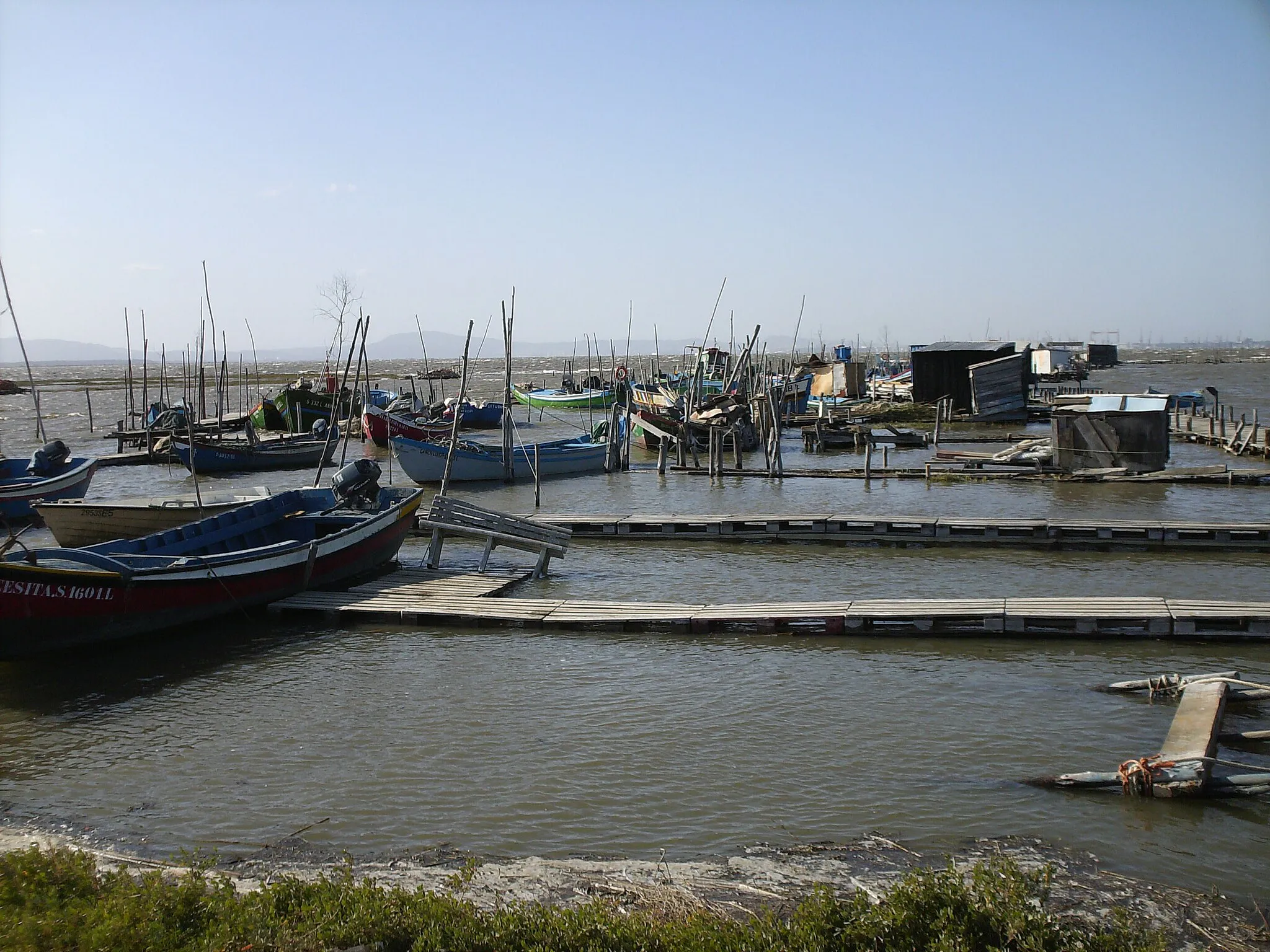 Photo showing: Sado River fishing port in Carrasqueira, Alcácer do Sal, Portugal.