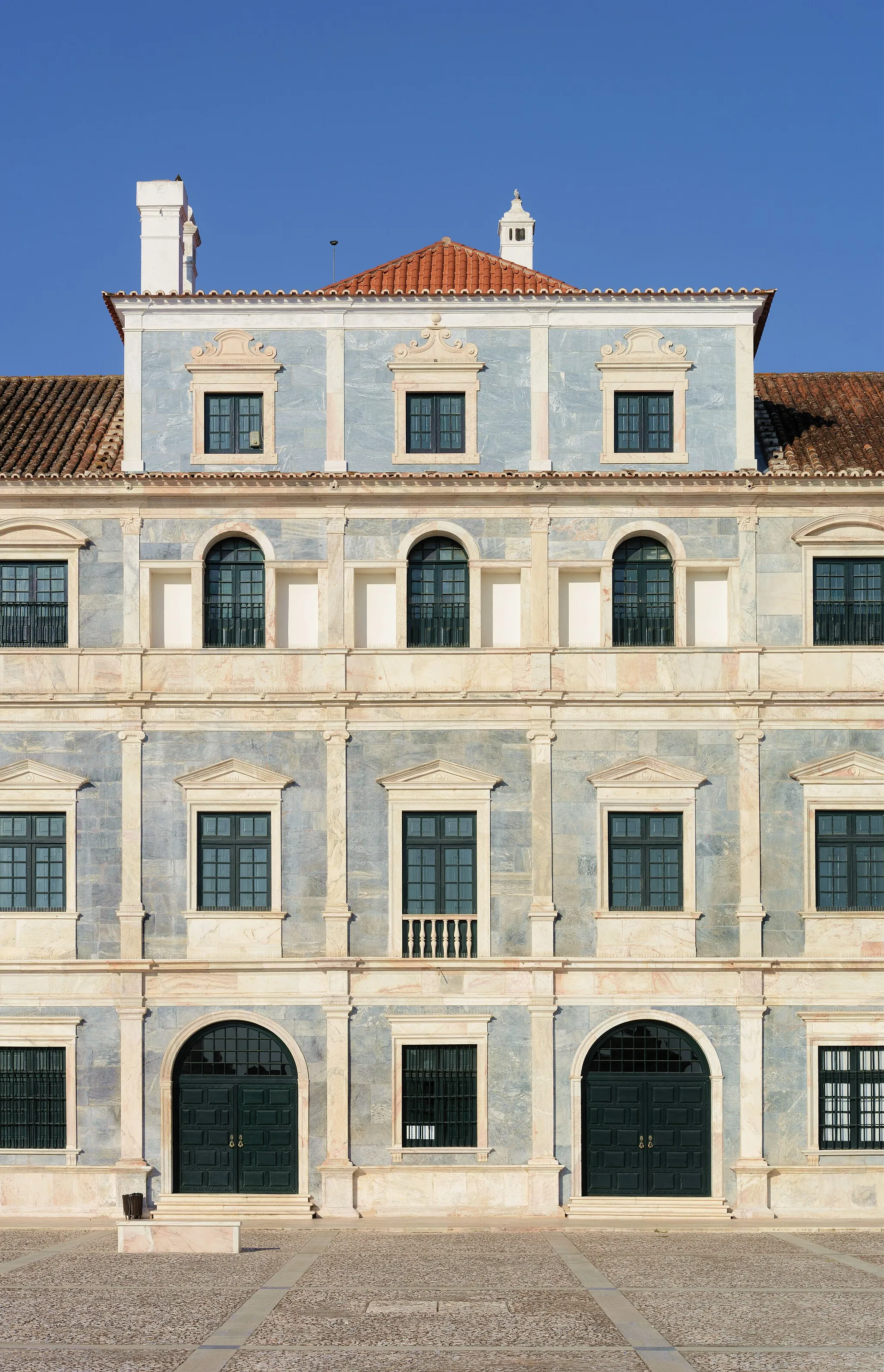 Photo showing: Main facade of the Ducal Palace of Vila Viçosa, Portugal. The outside walls are covered with marbles from the region.