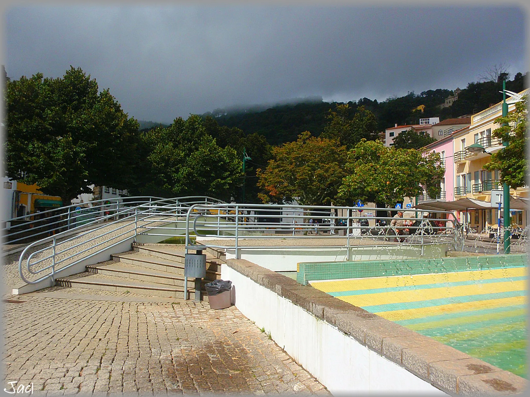 Photo showing: Water Feature in the town centre square of Monchique, Algarve, Portugal.
