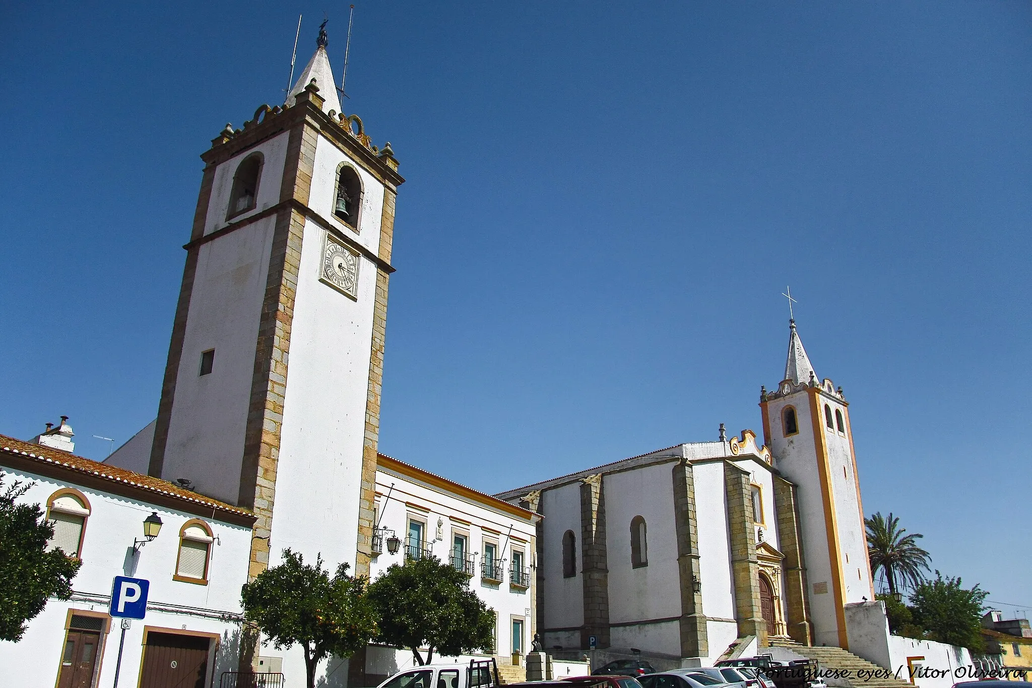 Photo showing: Câmara Municipal e Igreja Matriz de Arronches - Portugal