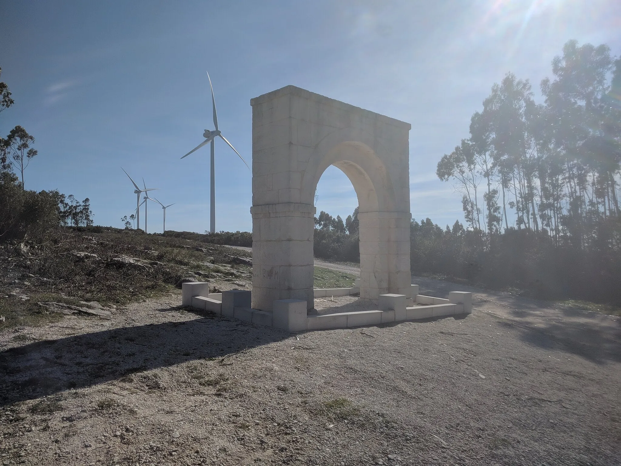 Photo showing: Foto do Arco da Memoria na sua totalidade.