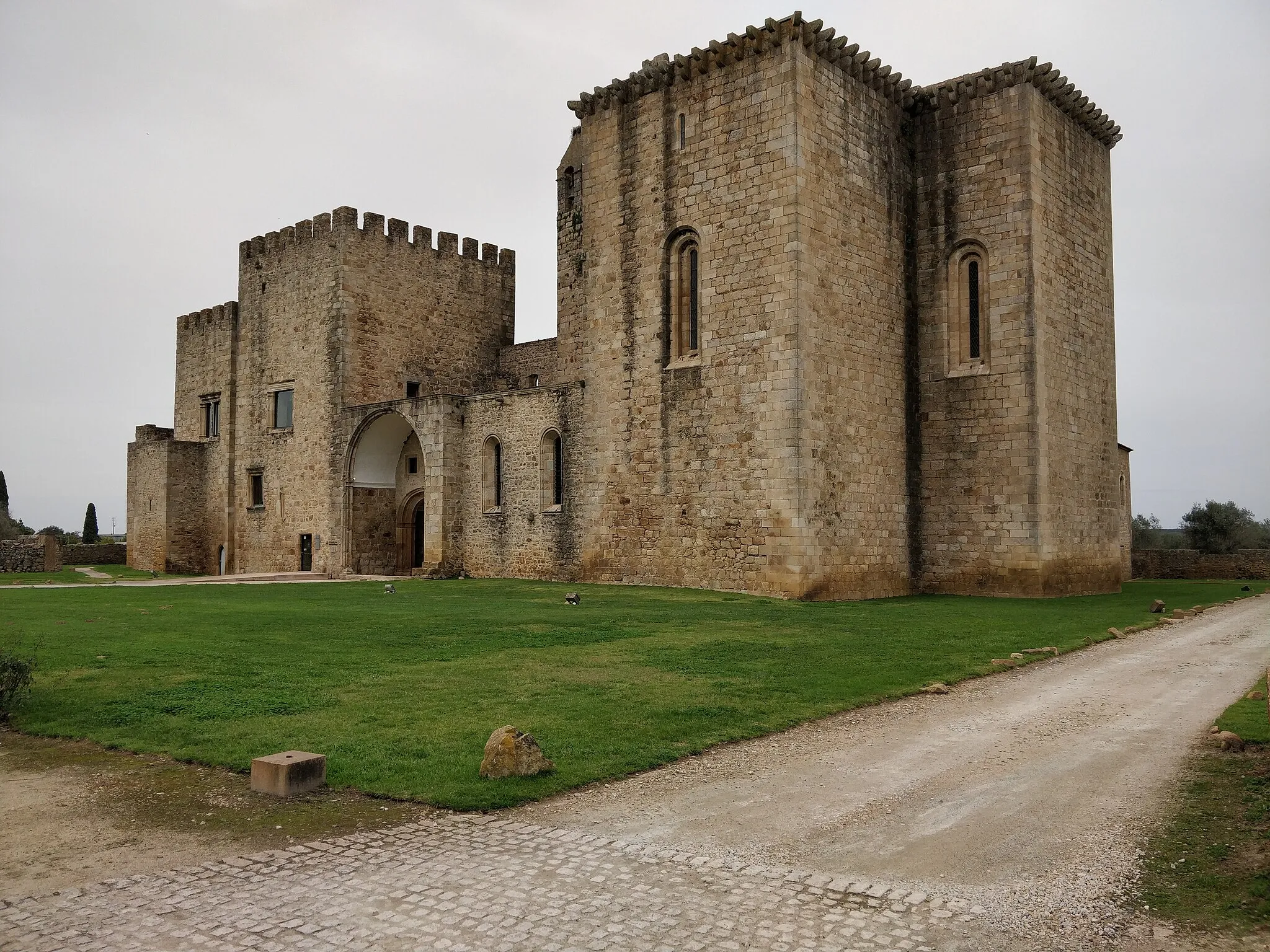 Photo showing: View of the Flor da Rosa monastery near Crato in Portugal