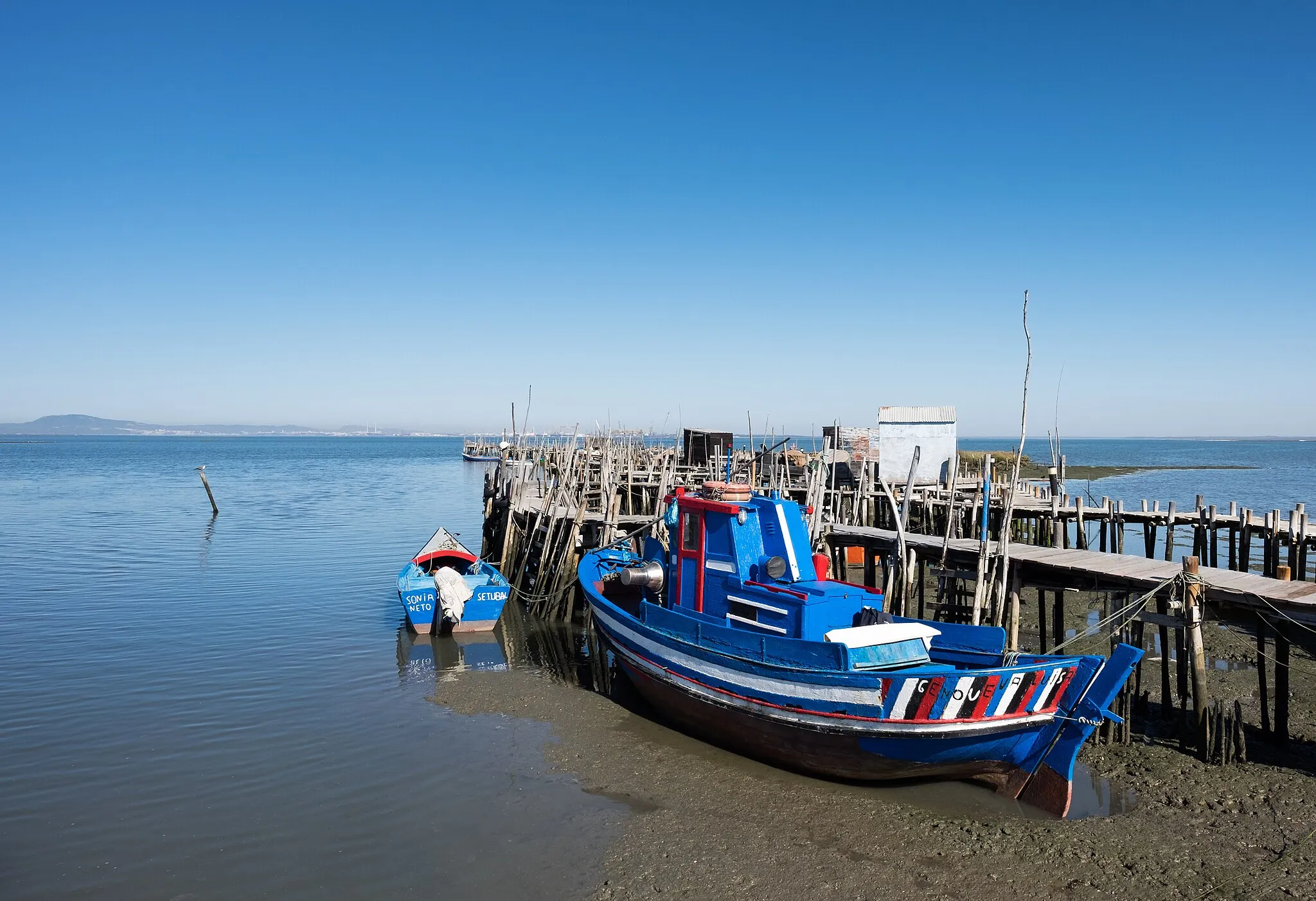 Photo showing: Carrasqueira palafitic pier, Comporta, Portugal (PPL3-Altered)