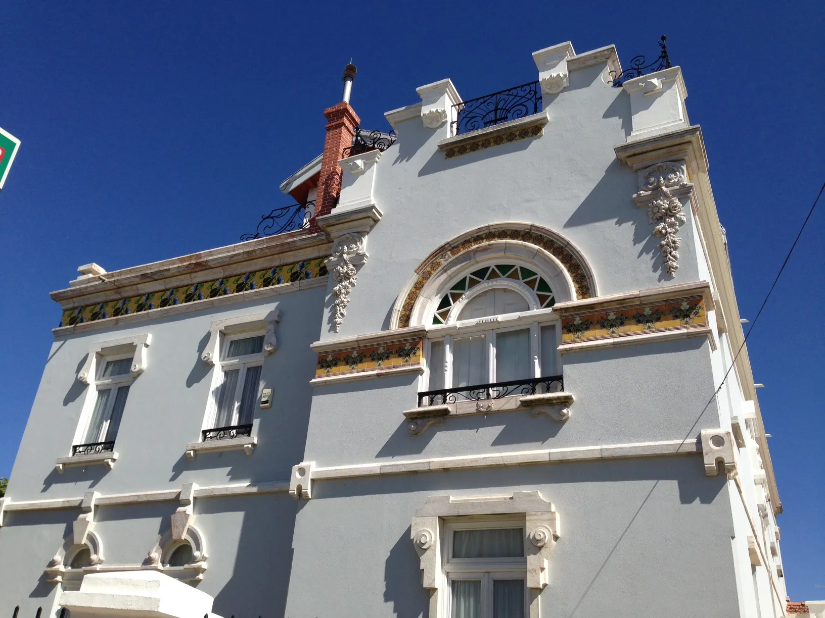 Photo showing: Janelas