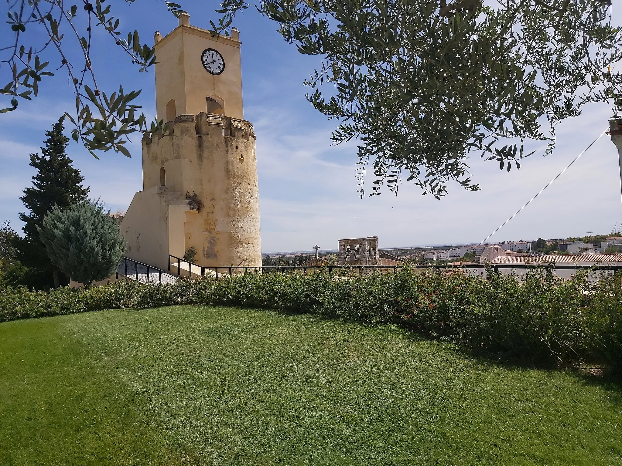 Photo showing: Castelo de Moura - Torre do Relógio, no interior do Castelo de Moura