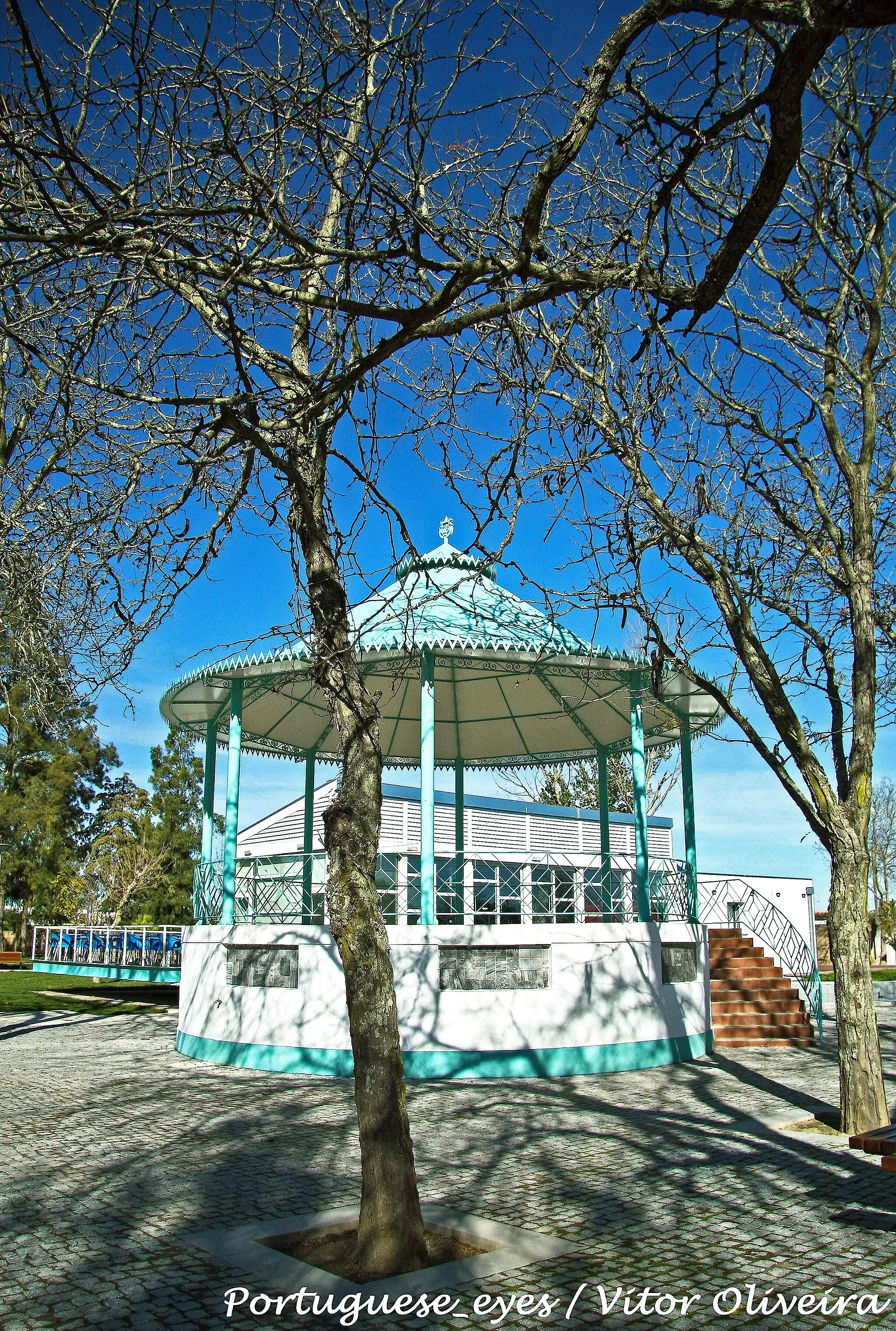 Photo showing: Parque conhecido por " A Mata ", também já foi o Jardim dos Heróis de Goa, Damão e Diu e Parque Adriano Correia de Oliveira.
Um belo jardim onde se encontra o coreto, parque de exposições (Feira), parque infantil, campos de ténis, parque de merendas, o complexo Gimnodesportivo e a Escola Básica Fialho de Almeida de Cuba. cuba.no.sapo.pt/paginas/cuba-interesse/cuba-mata.htm

See where this picture was taken. [?]