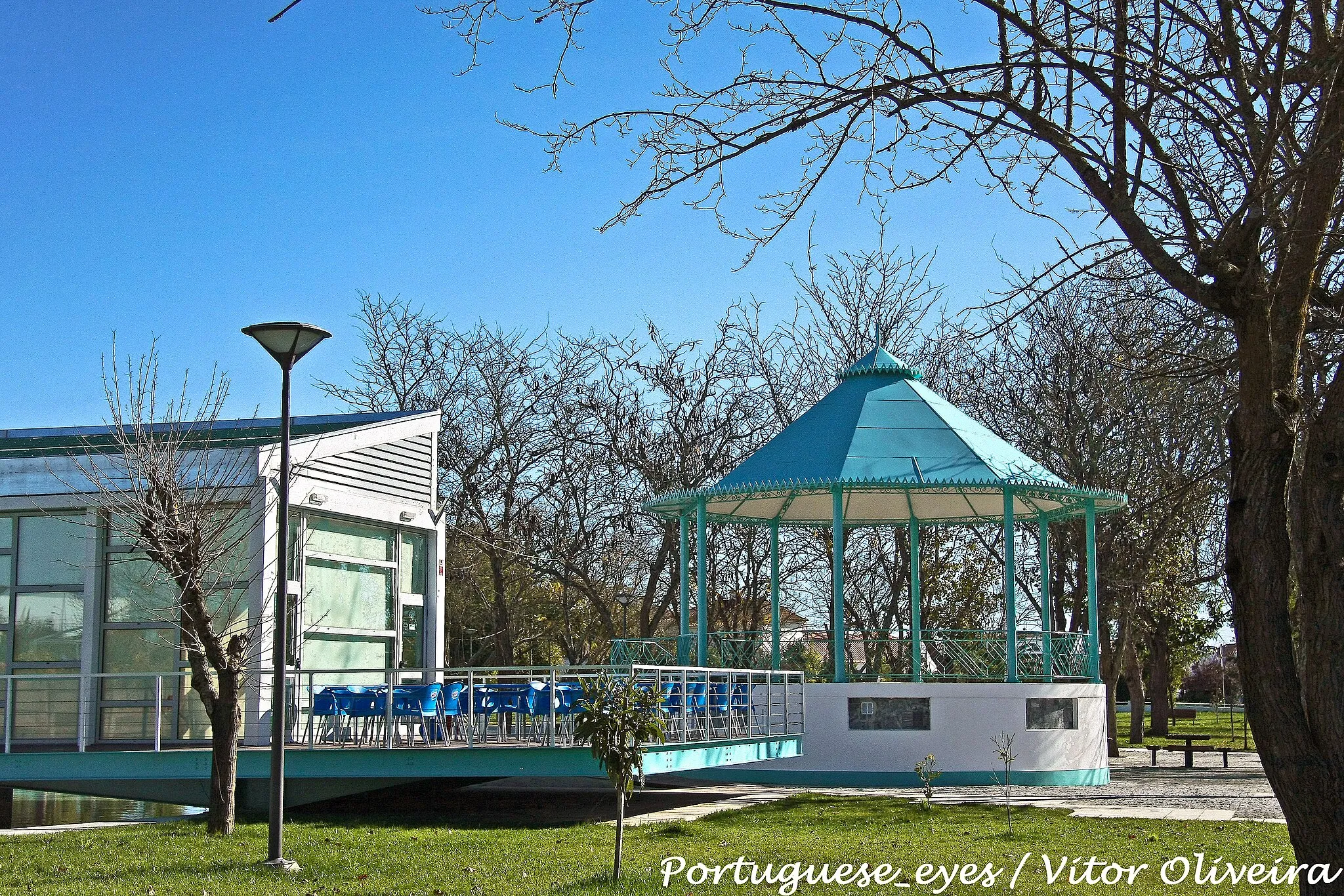 Photo showing: Parque conhecido por " A Mata ", também já foi o Jardim dos Heróis de Goa, Damão e Diu e Parque Adriano Correia de Oliveira.
Um belo jardim onde se encontra o coreto, parque de exposições (Feira), parque infantil, campos de ténis, parque de merendas, o complexo Gimnodesportivo e a Escola Básica Fialho de Almeida de Cuba. cuba.no.sapo.pt/paginas/cuba-interesse/cuba-mata.htm

See where this picture was taken. [?]