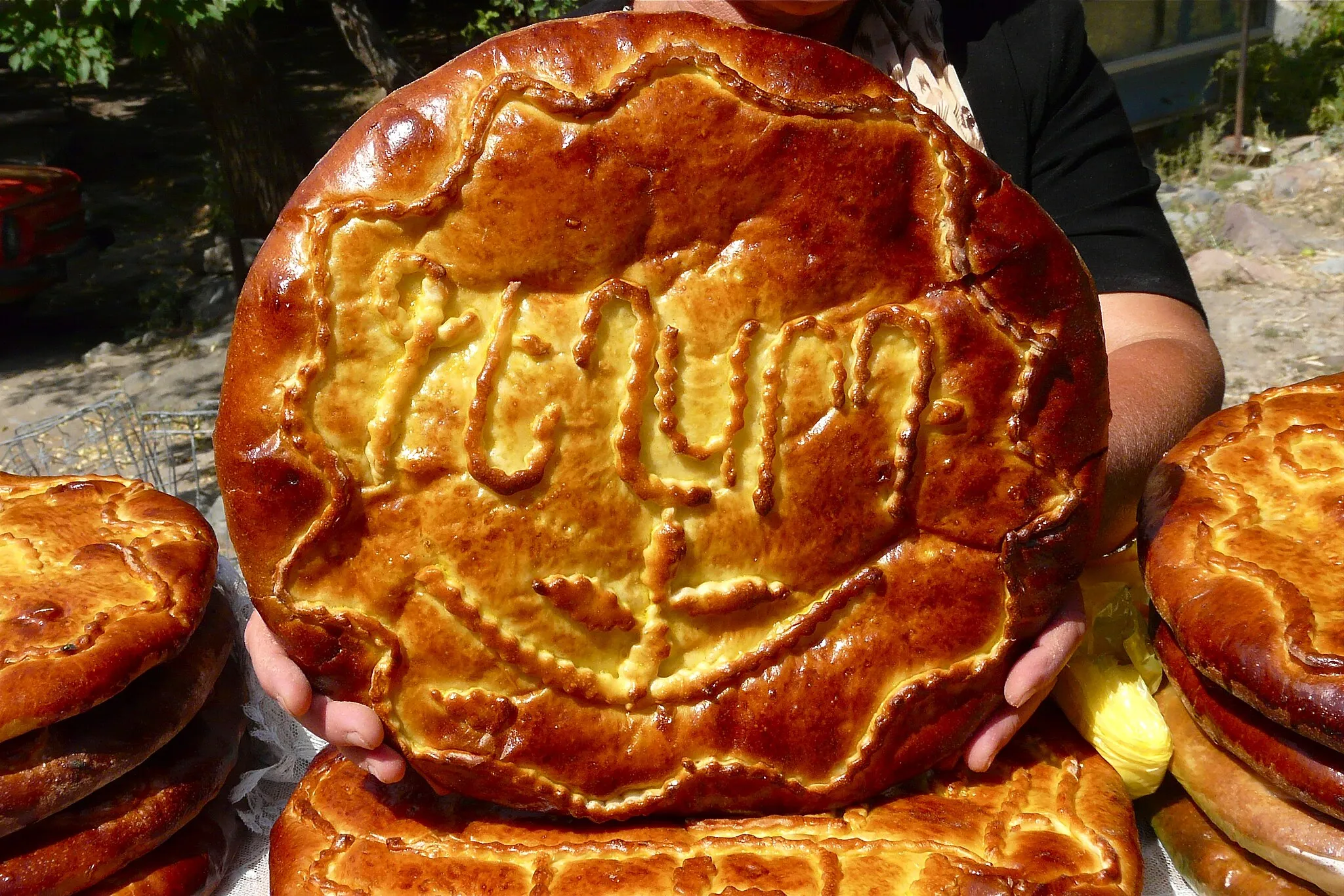 Photo showing: Armenian Gata pastry stand outside of Geghard monastery