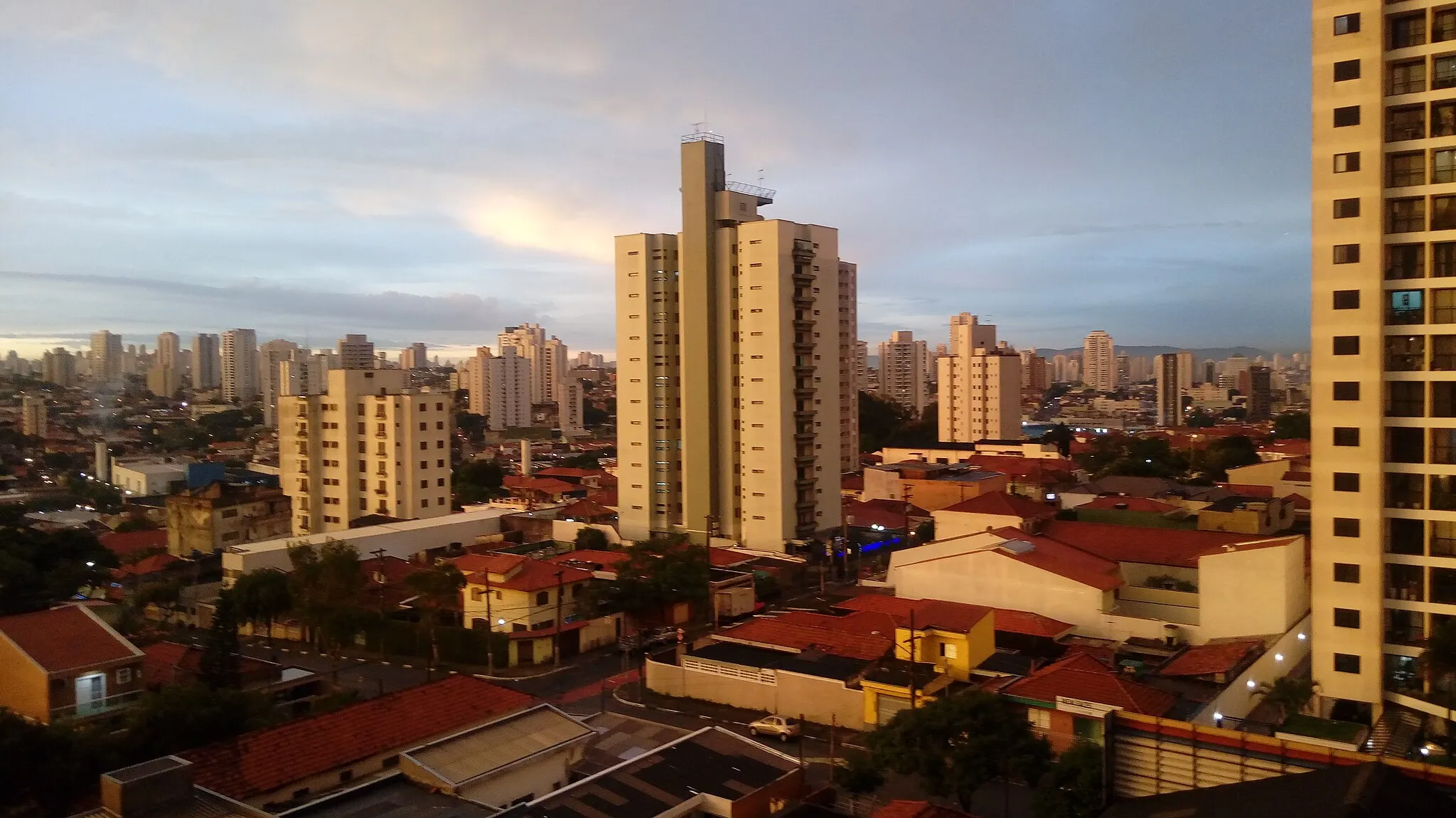 Photo showing: Surgido de um loteamento. Seu nome designa a existência de um antigo moinho de água.
Sendo da região do Ipiranga, seus limites estão entre as avenidas Tancredo Neves, Via Anchieta e Rua Vergueiro.