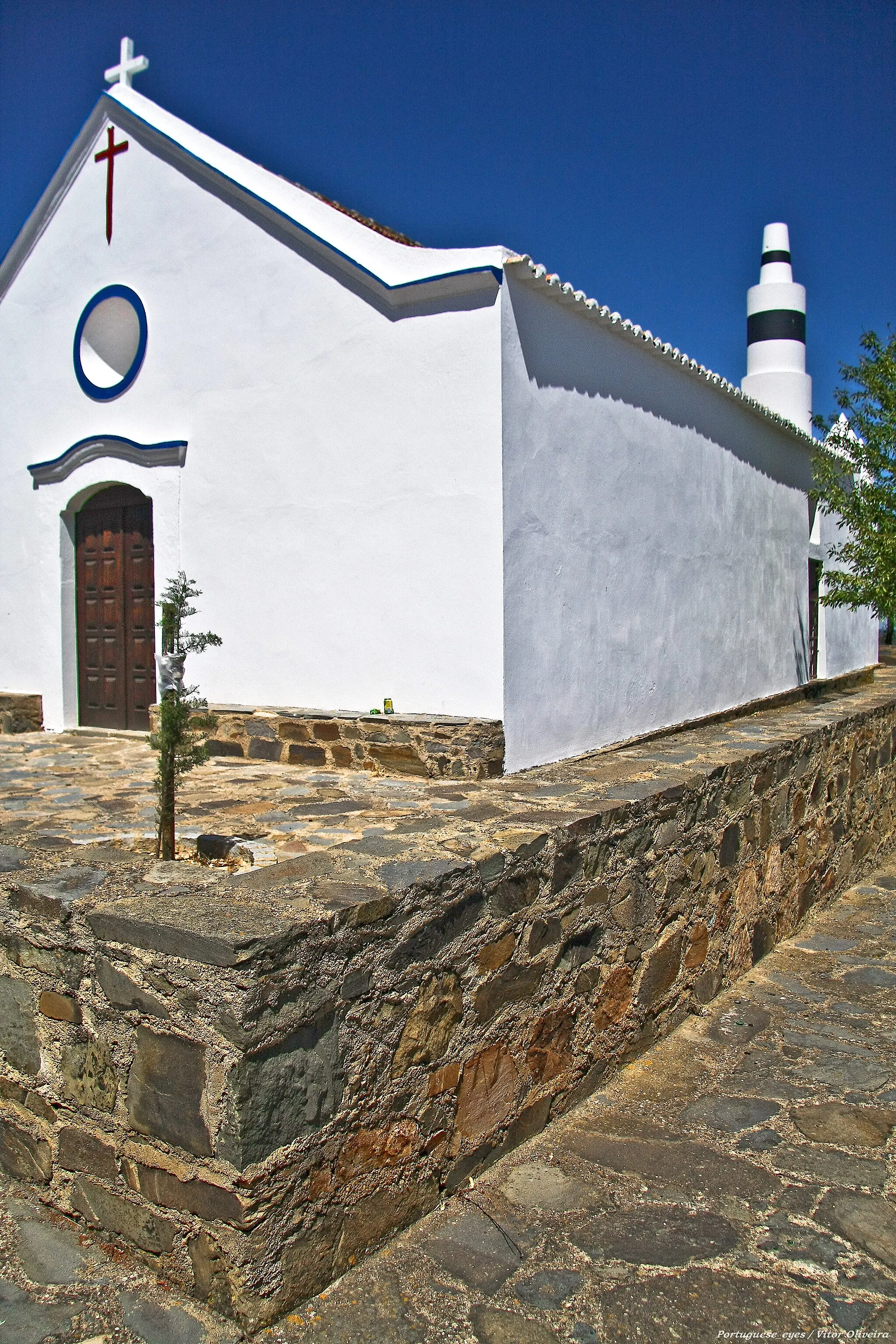 Photo showing: Com data provável de construção entre o Séc. XVI e XVIII, este monumento de estilo barroco é composto por uma nave rectangular e uma capela-mor coberta por domo originária do Séc XVI. No interior destaca-se o arco triunfal. www.cm-almodovar.pt/turismo/locais_almodovar.htm

See where this picture was taken. [?]