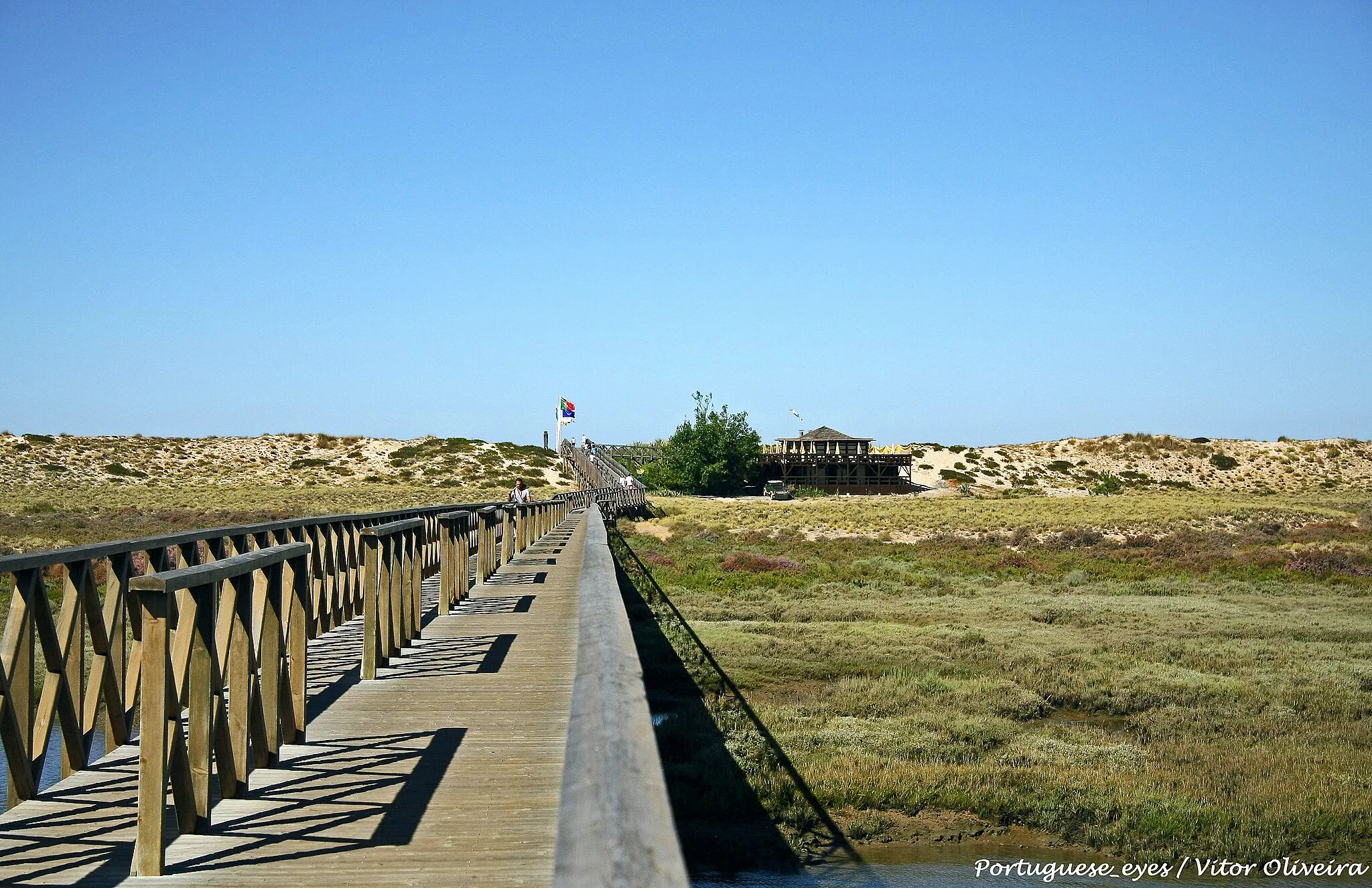 Photo showing: A Quinta do Lago é o empreendimento turístico do Algarve (freguesia de Almancil, concelho de Loulé) e um dos mais luxuosos de toda a Europa.1 Tem vários campos de golfe, destacando-se o Campo de Golfe de "San Lorenzo". Tem uma praia, a Praia da Quinta do Lago. Na Quinta do Lago pode observar-se um conjunto de espécies animais, tais como a poupa, o camaleão, o caimão entre outras. Privilegiando o Turismo Ecólogico e preservando a natureza. pt.wikipedia.org/wiki/Quinta_do_Lago