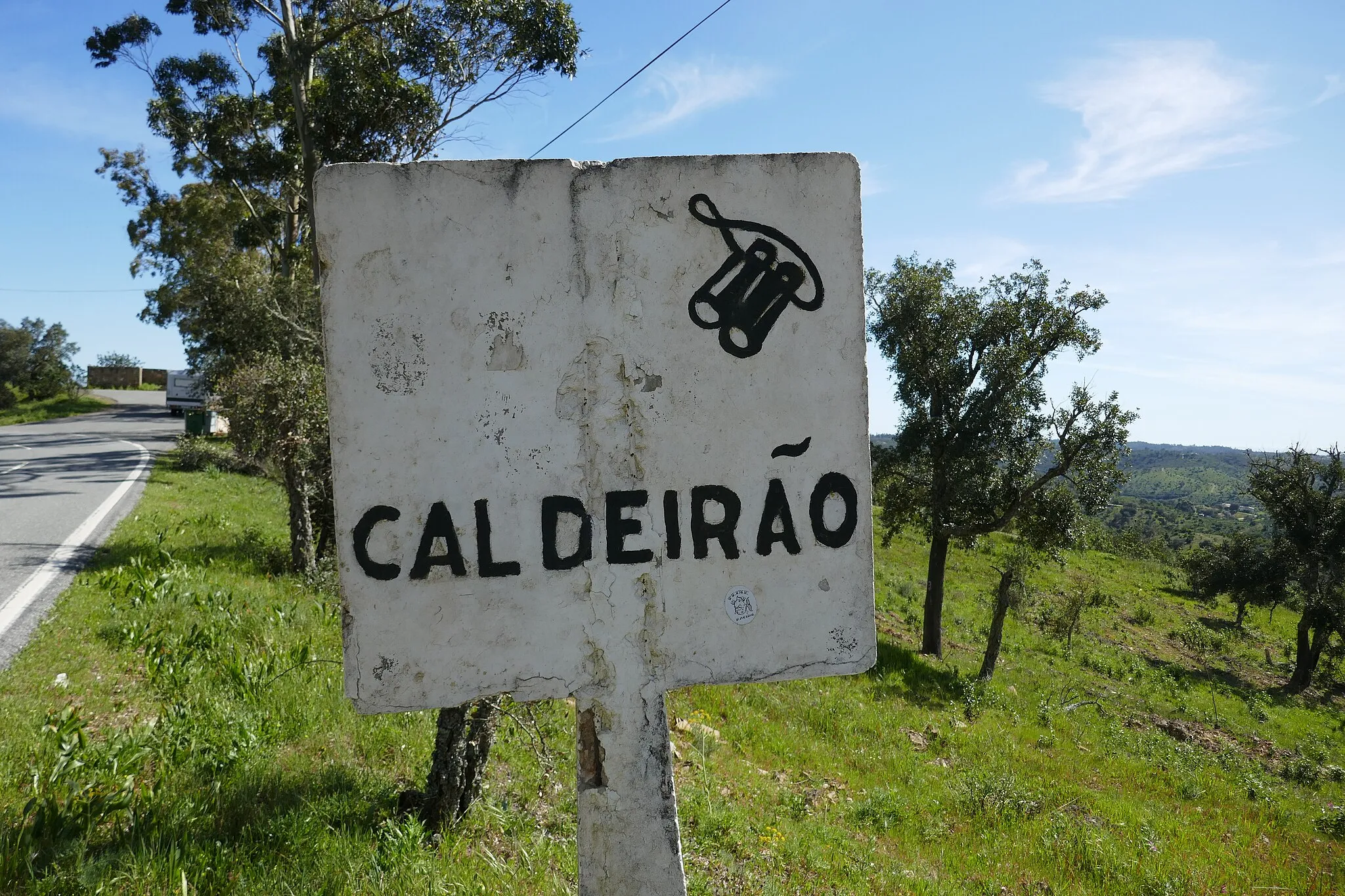 Photo showing: Traffic sign for Miradouro do Caldeirão