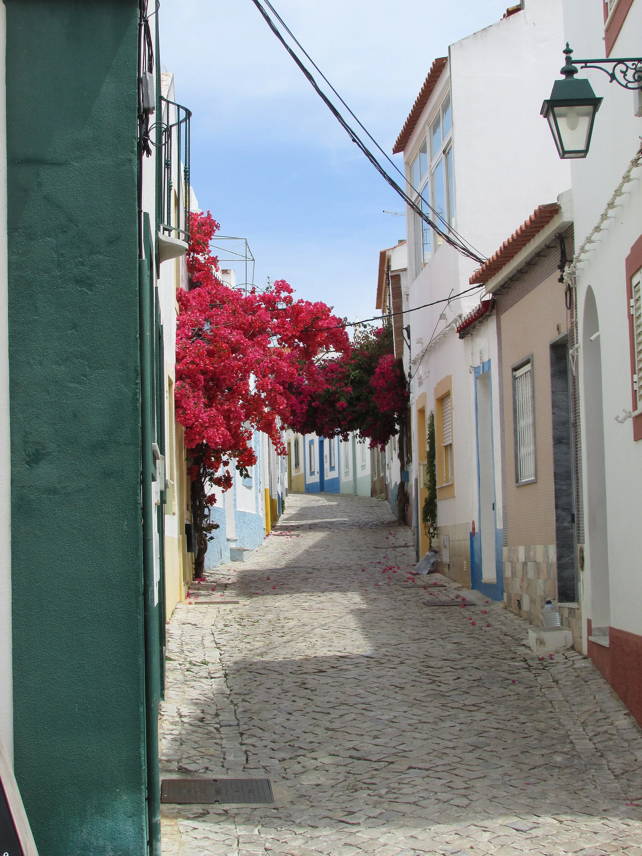 Photo showing: Looking east along Rua Dr. Luiz António dos Santos which is located in the fishing village of Ferragudo, Algarve, portugal.