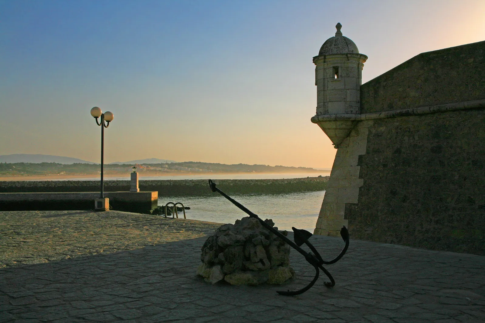 Photo showing: A Bartizan on the north west corner of the Ponta da Bandeira Fort in the city of Lagos, Algarve, Portugal. The fort was built between 1680 and 1690 to defend the south east and eastern side of the city walls and the pier and the mouth of the River Bensafrim and the port down stream.