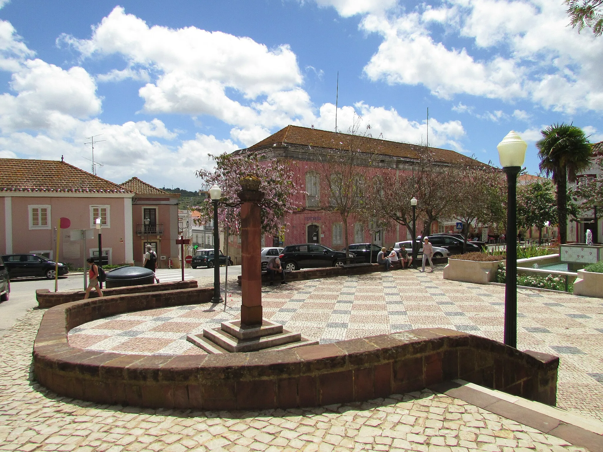 Photo showing: The Praça do Município within the city of Silves, Algarve, Portugal.