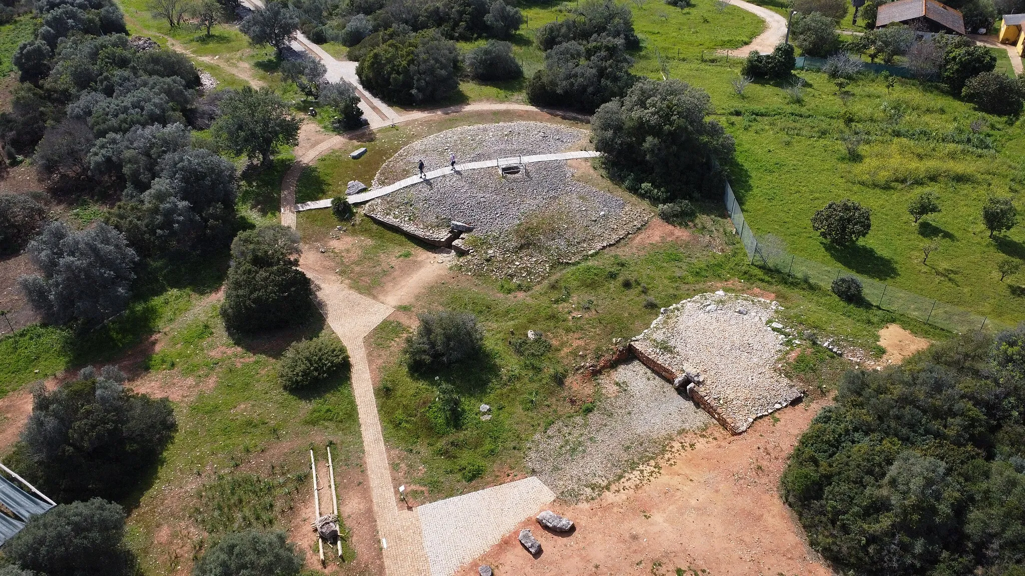 Photo showing: Aerial view of the Megalithic Monuments of Alcalar, in Mexilhoeira Grande, Algarve - Portugal.