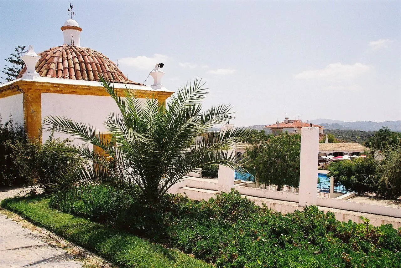 Photo showing: Municipal swimming pool inside the Verbena gardens located in São Brás de Alportel, Algarve, Portugal.