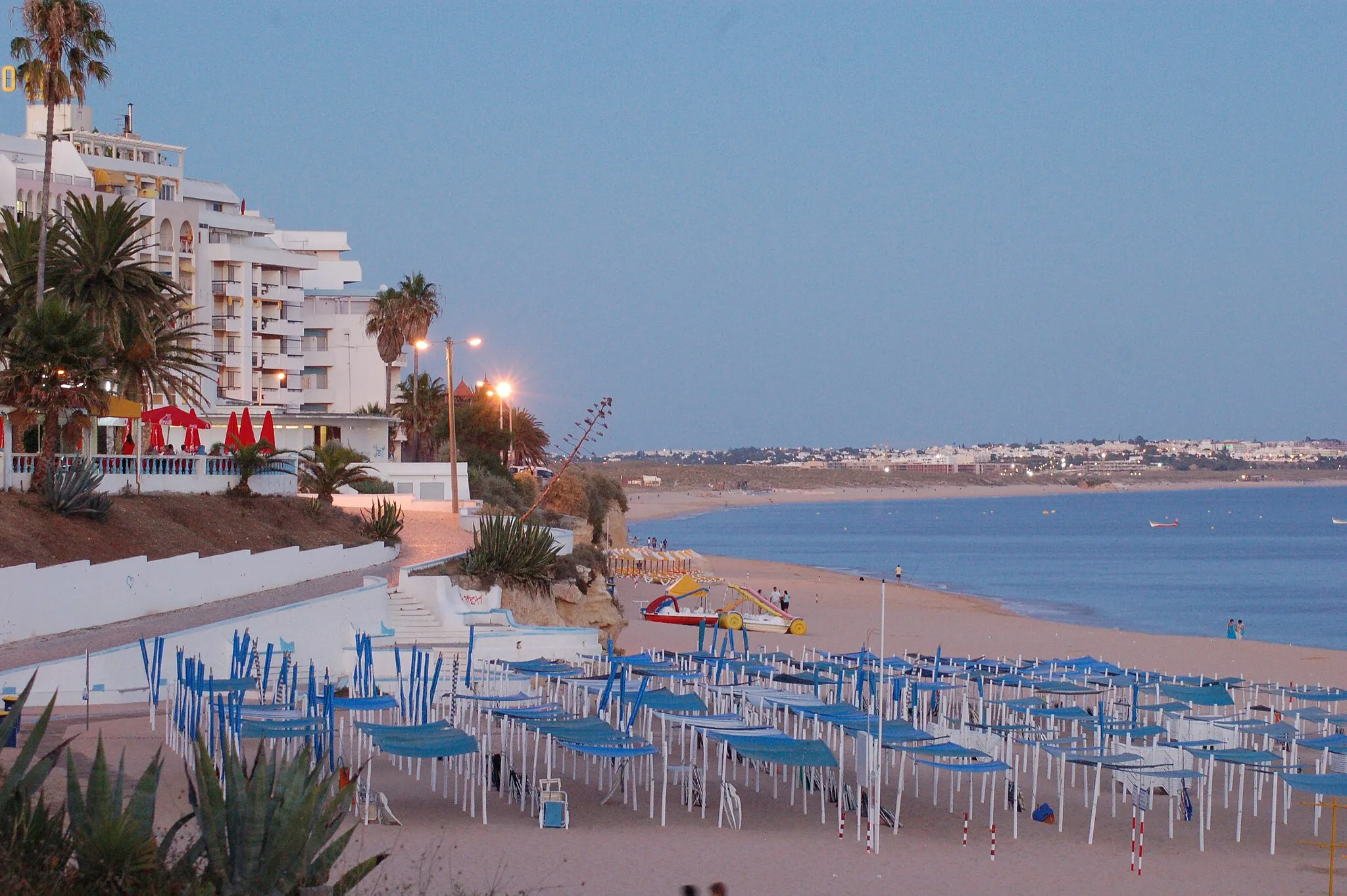 Photo showing: Beach of Armação de Pêra