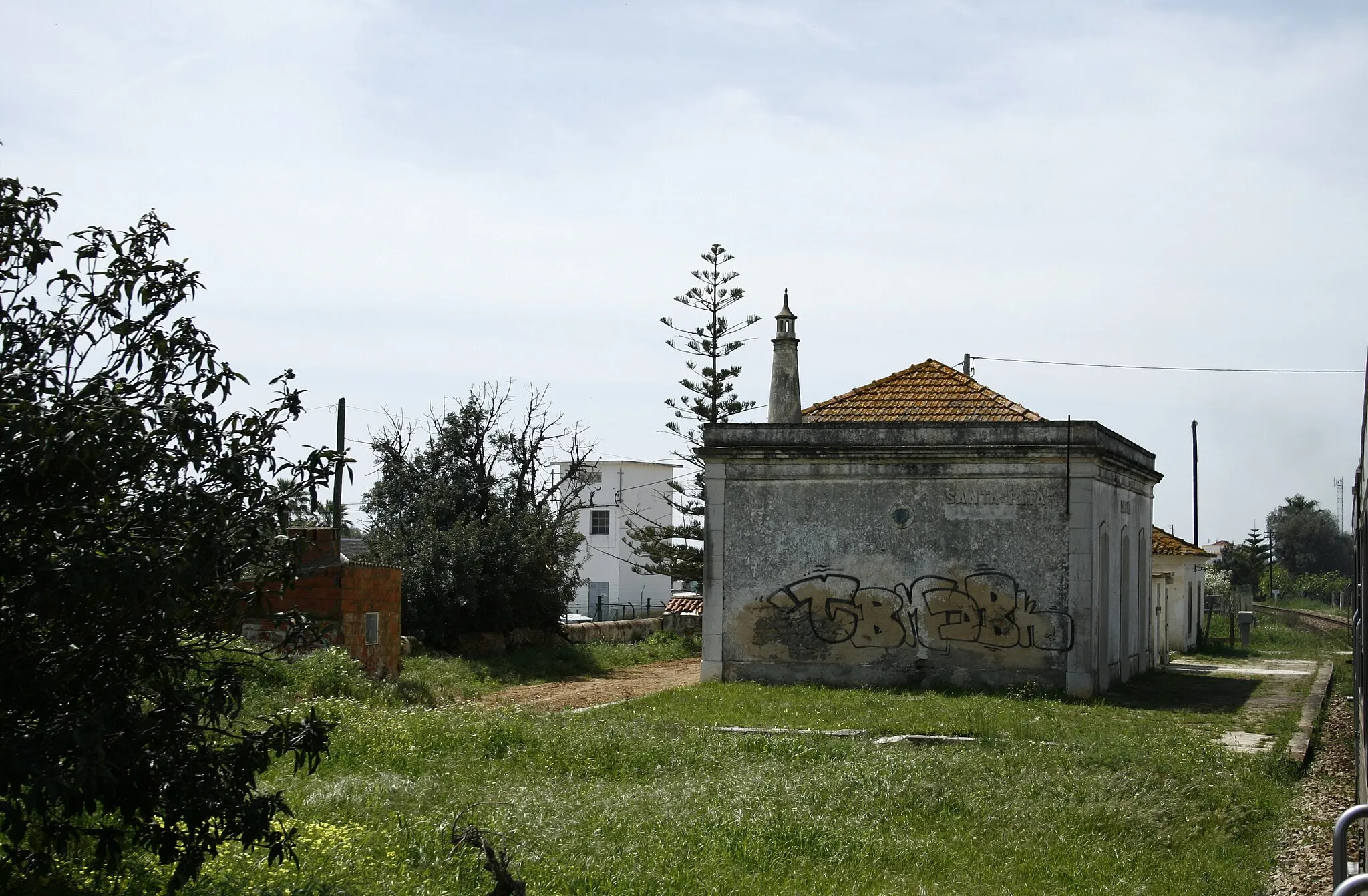 Photo showing: Old Santa Rita halt, located in the Algarve Line, in southern Portugal.