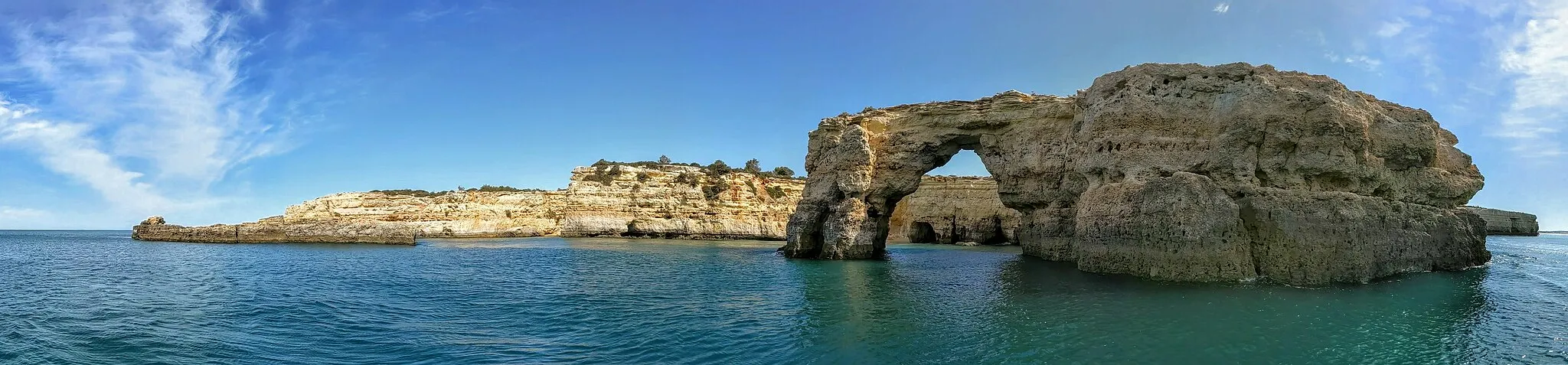 Photo showing: Arco de Albandeira pano from caves tour boat