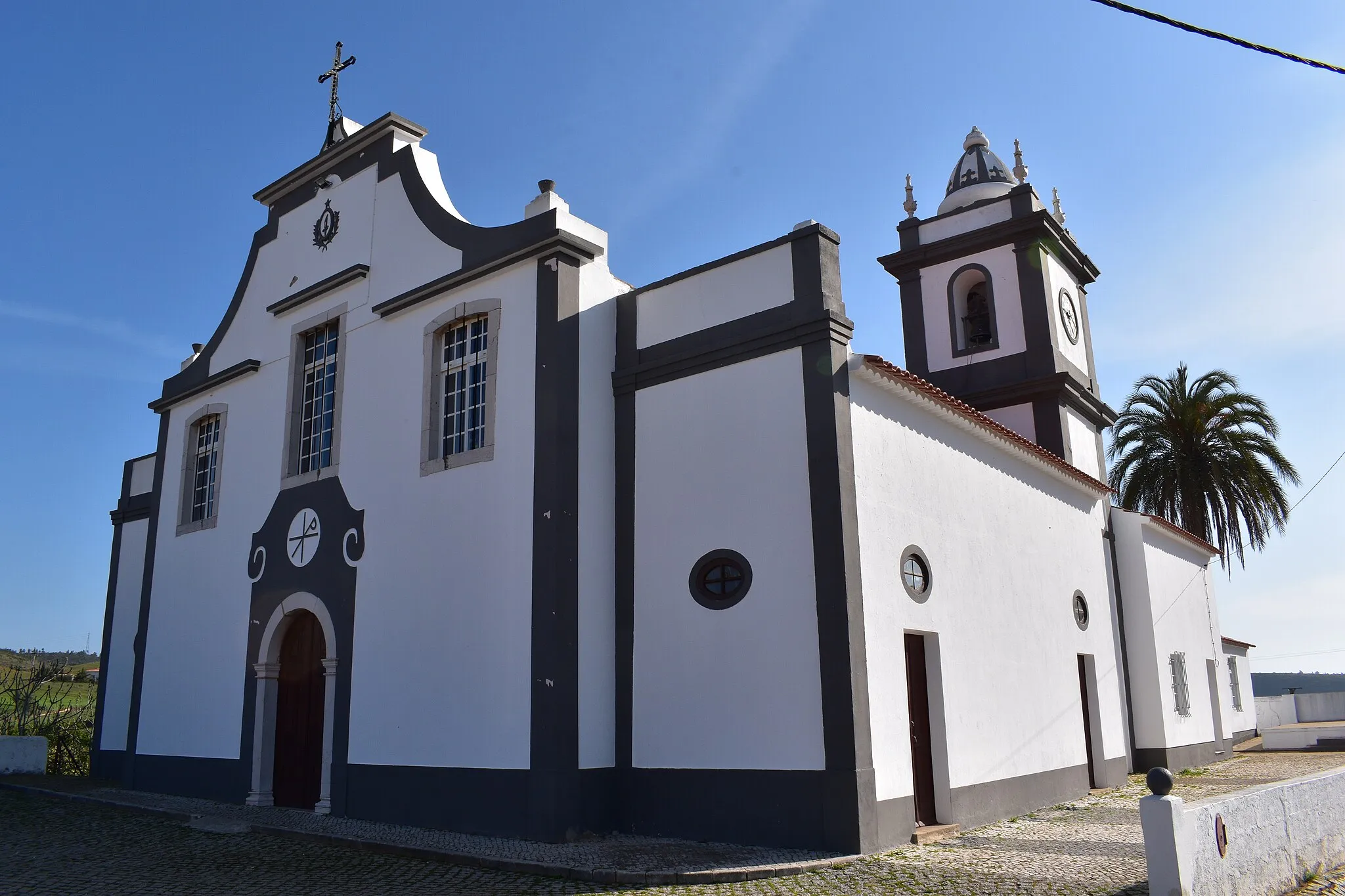 Photo showing: Main church of the village of Bensafrim, part of the Lagos municipality, in southern Portugal.