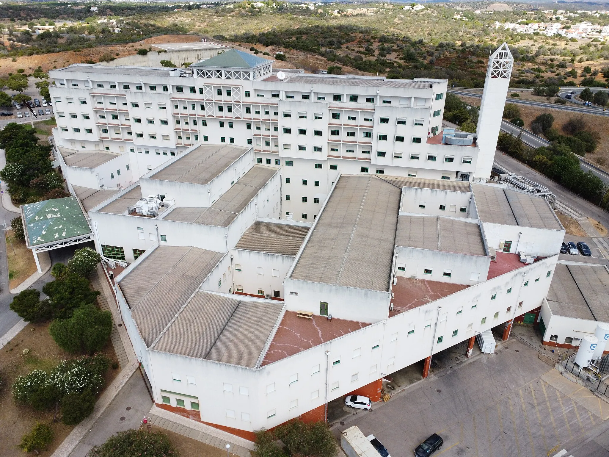 Photo showing: Aerial view of Portimão's Hospital, in the Algarve, Portugal.