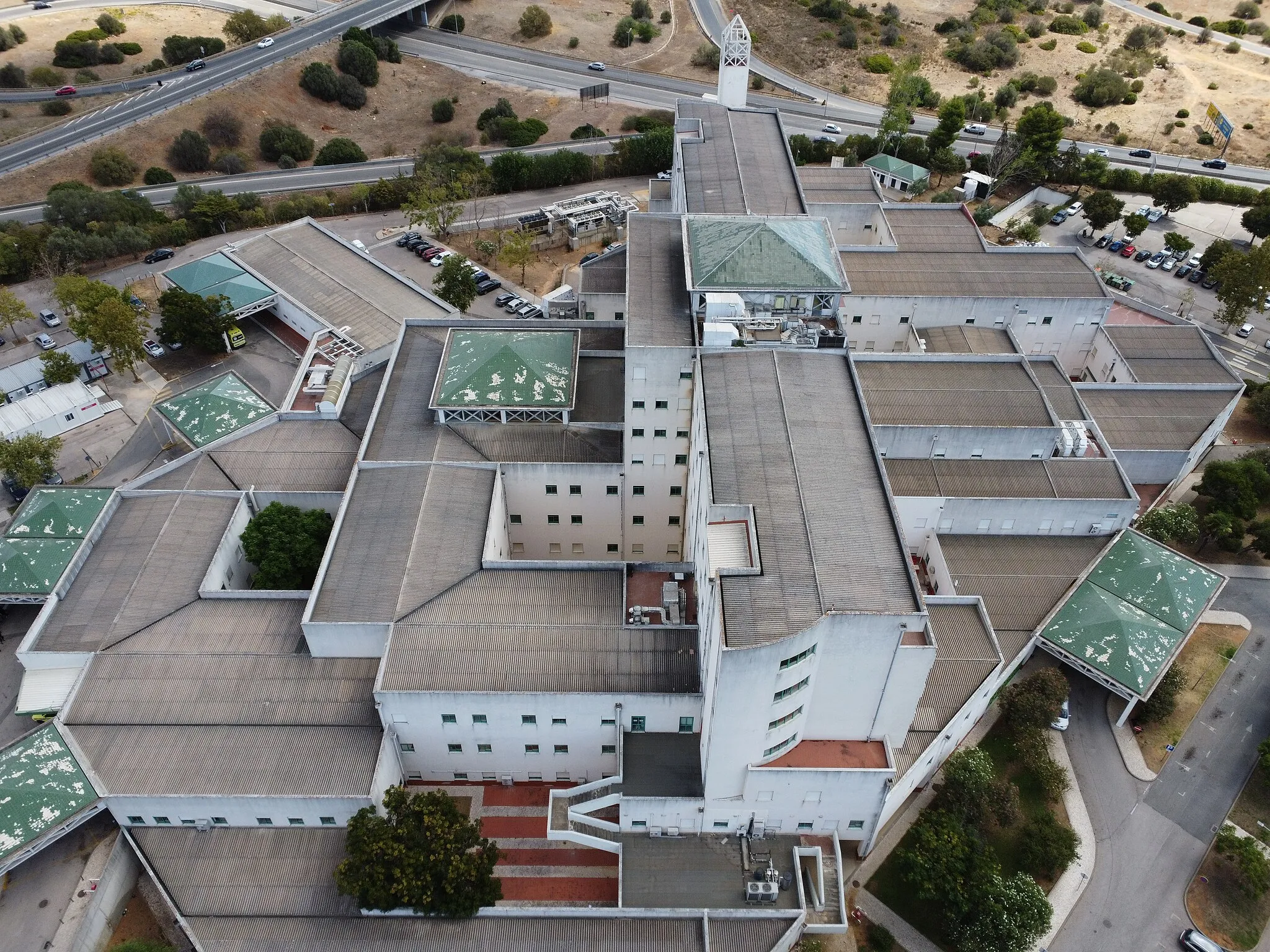 Photo showing: Aerial view of Portimão's Hospital, in the Algarve, Portugal.