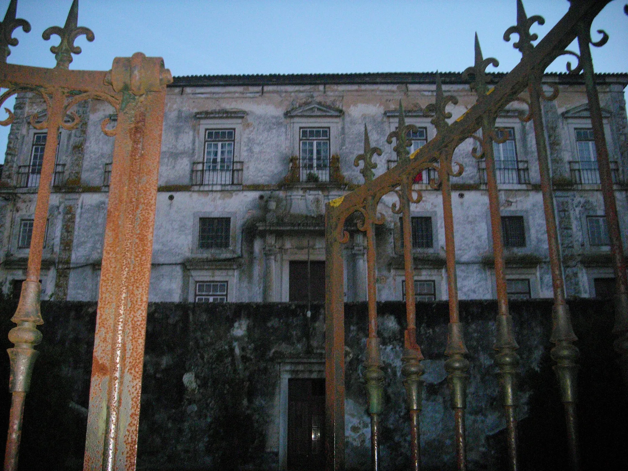 Photo showing: Detail of the facade of the Palace of the Dukes of Aveiro in Vila Nogueira de Azeitão, Portugal.