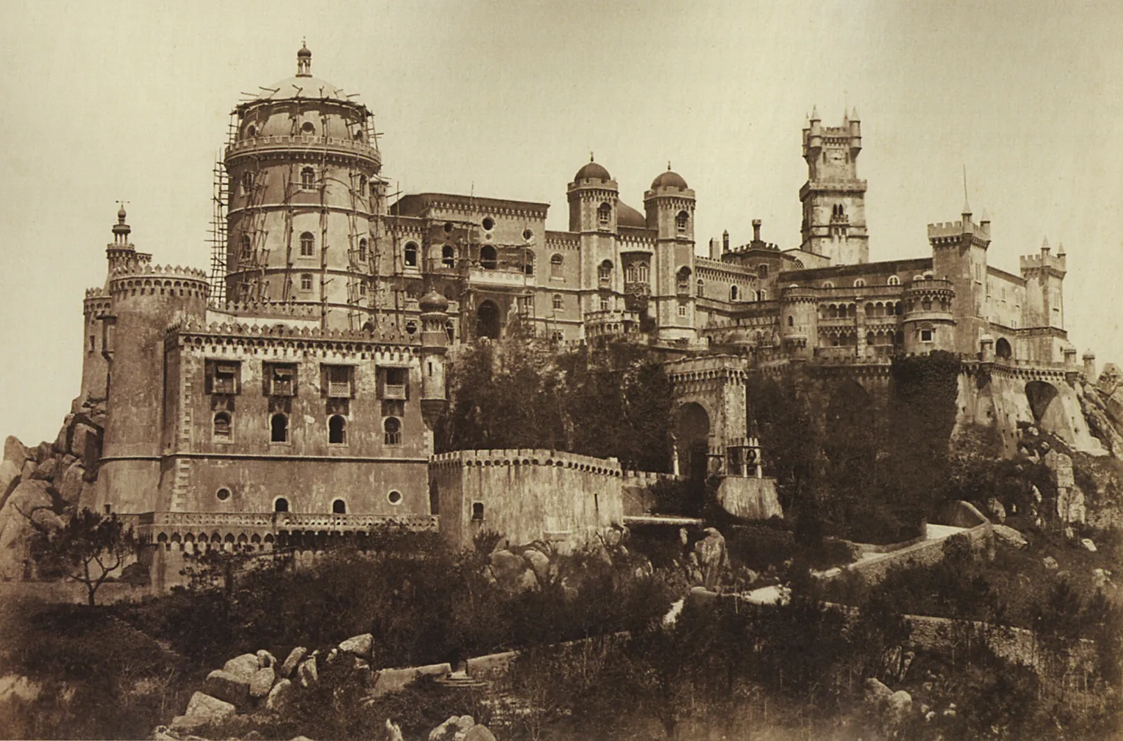 Photo showing: Palácio Nacional da Pena em Construção, c. 1850