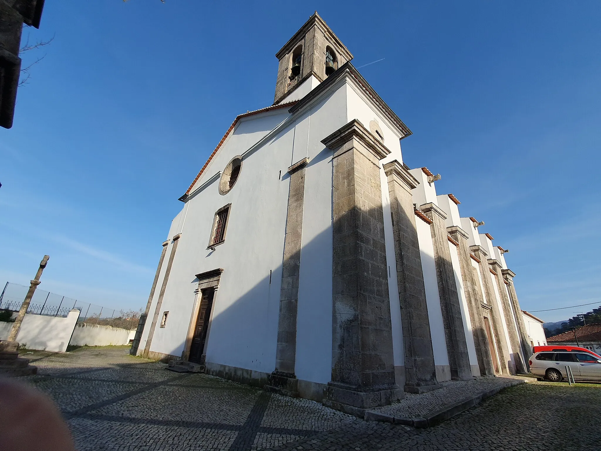 Photo showing: Igreja Paroquial de Colares - fachadas poente e sul