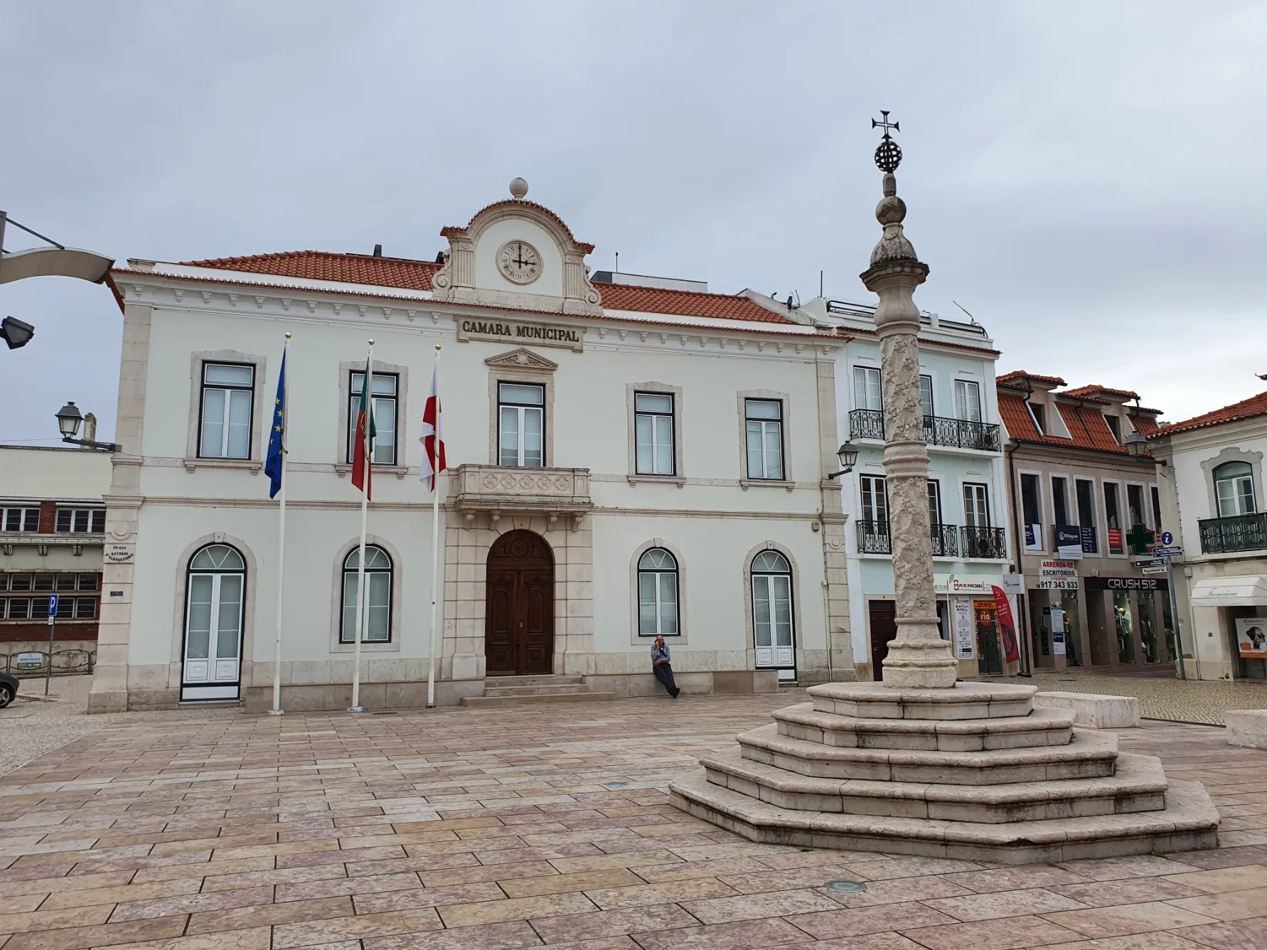 Photo showing: Pelourinho e Câmara Municipal de Vila Franca de Xira